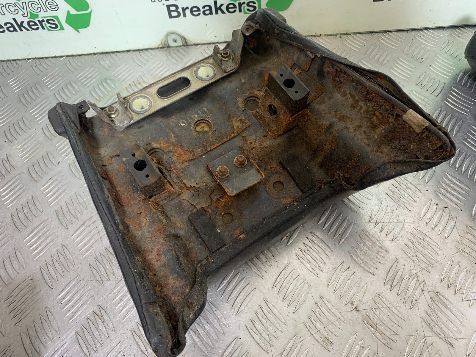 HONDA GL500 GL 500 SILVERWING REAR SEAT AND GRAB RAIL   YEAR 1981-82  (CMB1168)