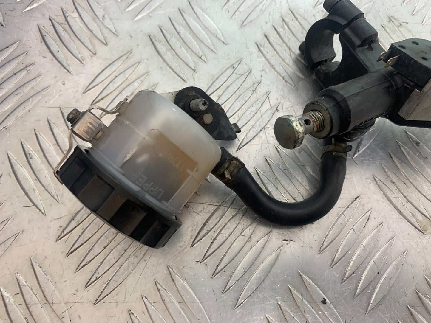 TRIUMPH 955i SPRINT ST FRONT BRAKE MASTER CYLINDER   1999-2004 (CMB1176)