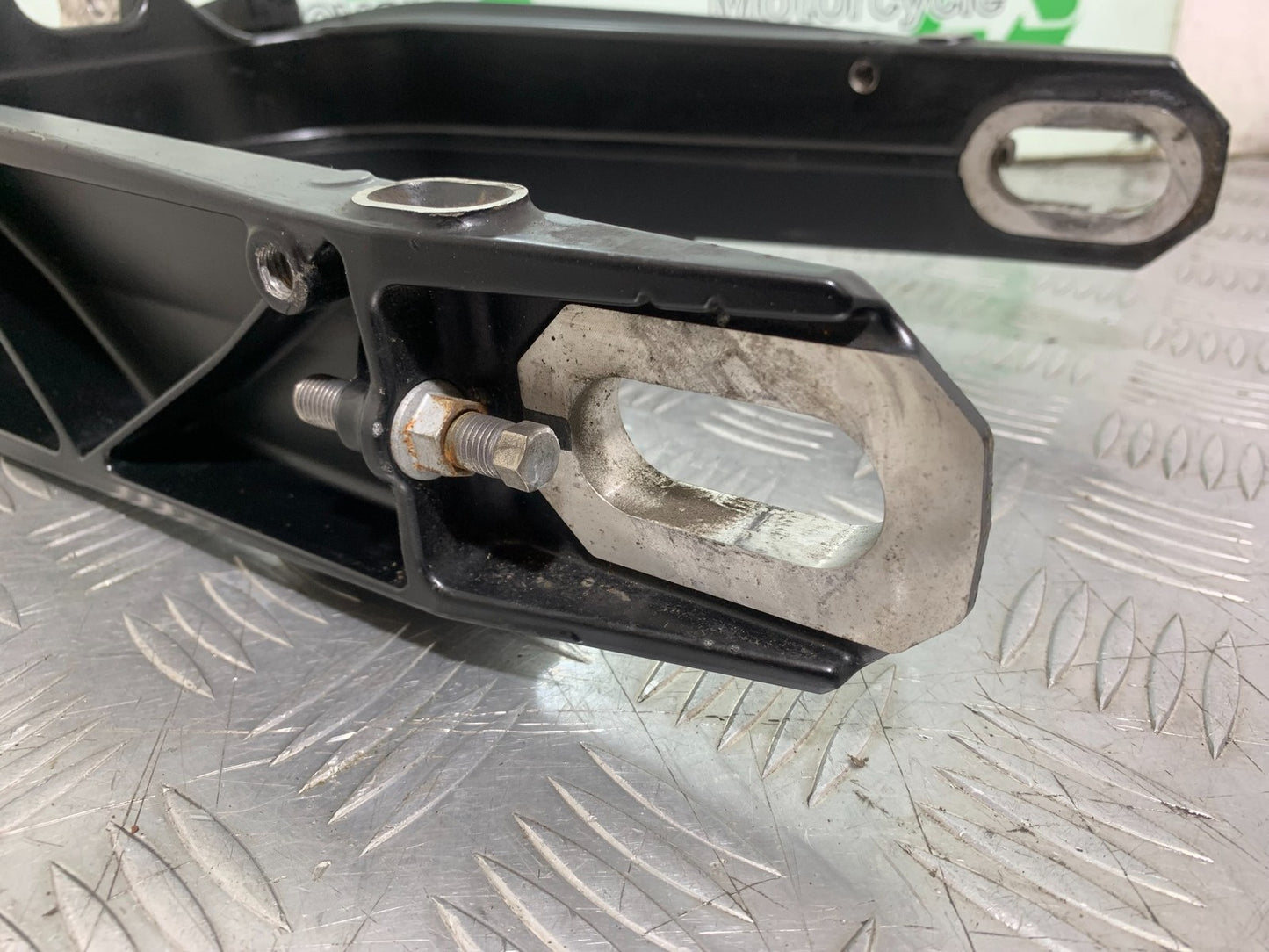 KTM 690 DUKE R LC4 SWINGARM YEAR 2012-2015  (CMB1180)