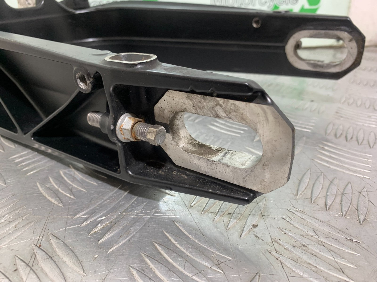 KTM 690 DUKE R LC4 SWINGARM YEAR 2012-2015  (CMB1180)