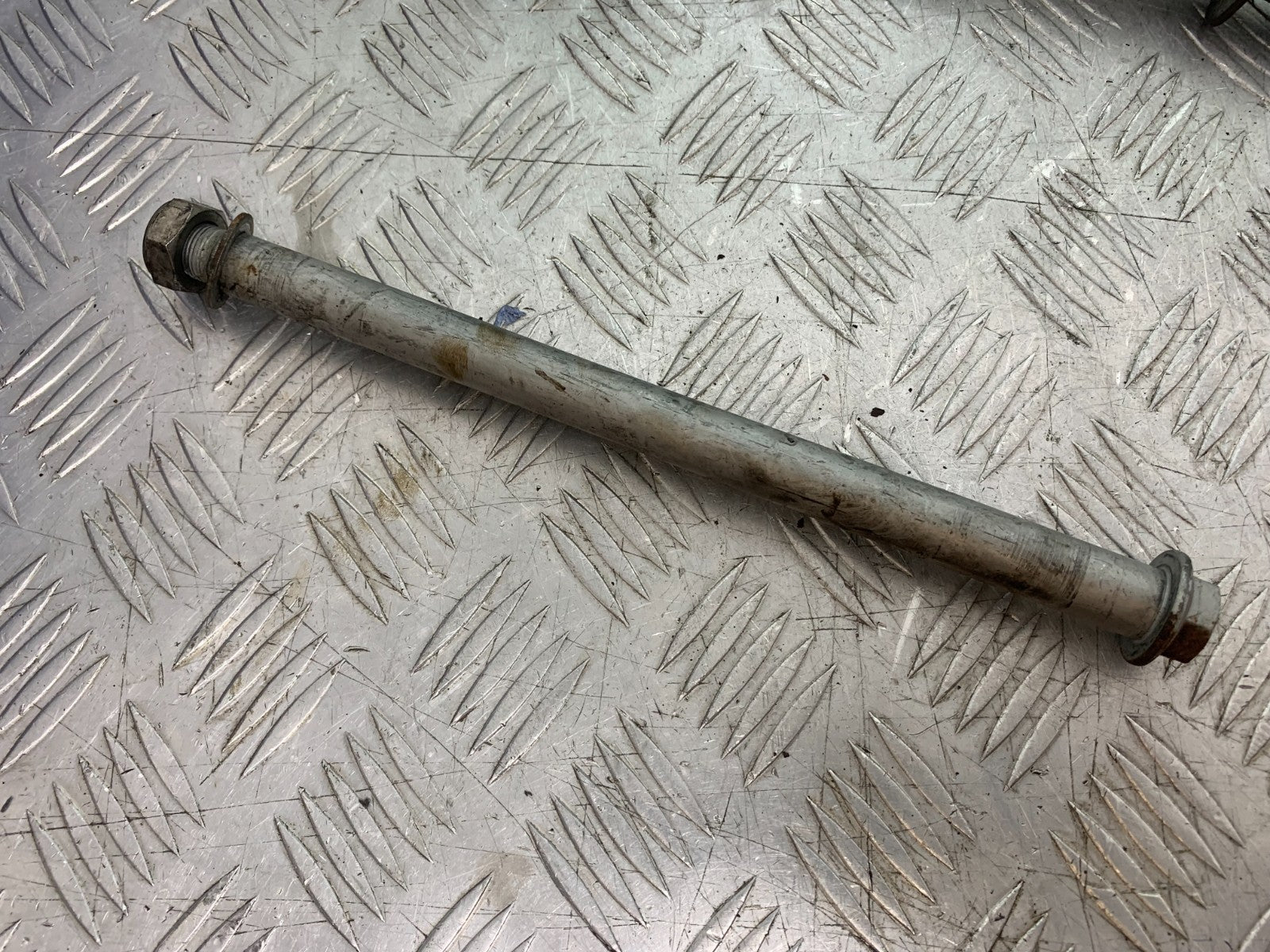 HONDA NC700 X SWINGARM SPINDLE  YEAR 2012-2014 (CMB1327)