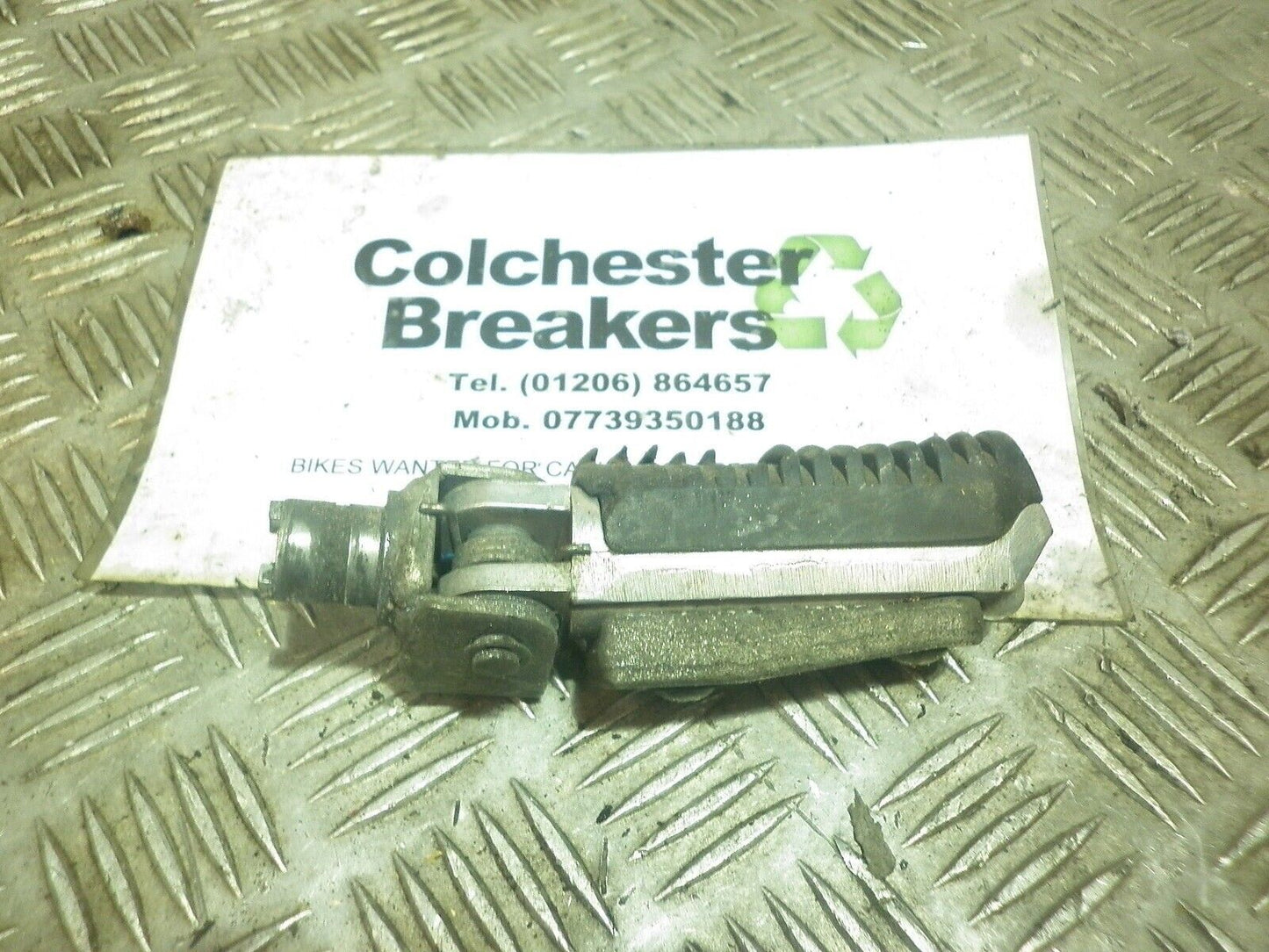 SUZUKI GSF1200 GSF 1200 BANDIT FRONT RIGHT FOOTPEG YEAR 1998
