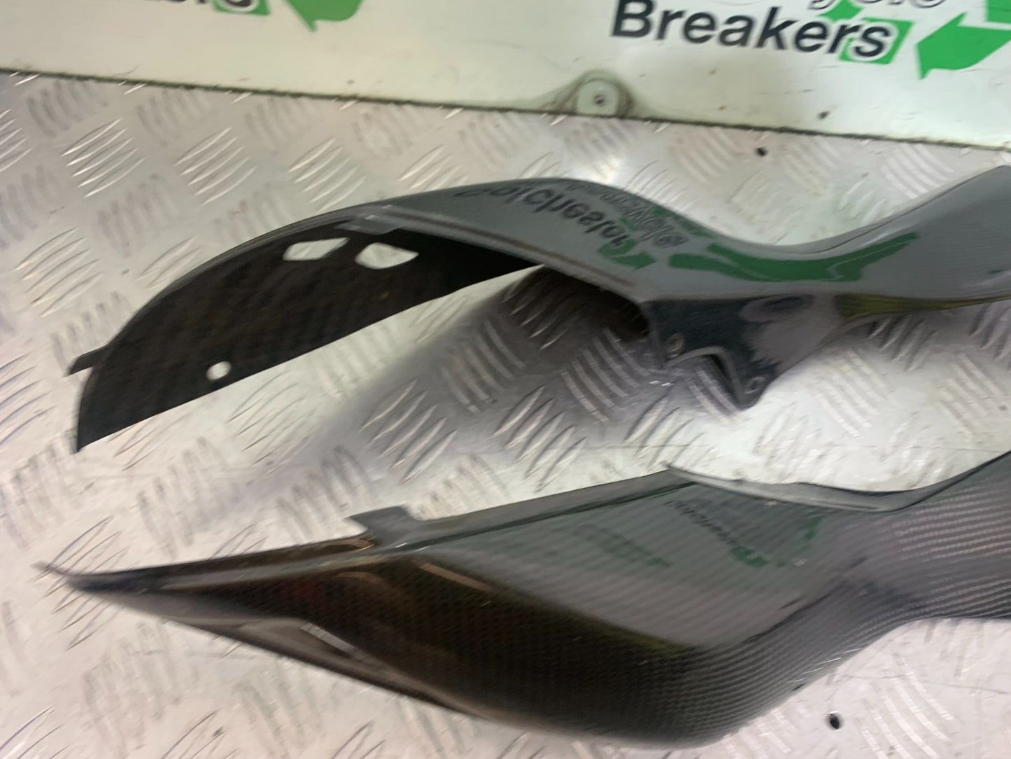 APRILIA RSV1000 R FACTORY MILLE CARBON LOWER TANK PANELS    2004-09 (CMB1203)