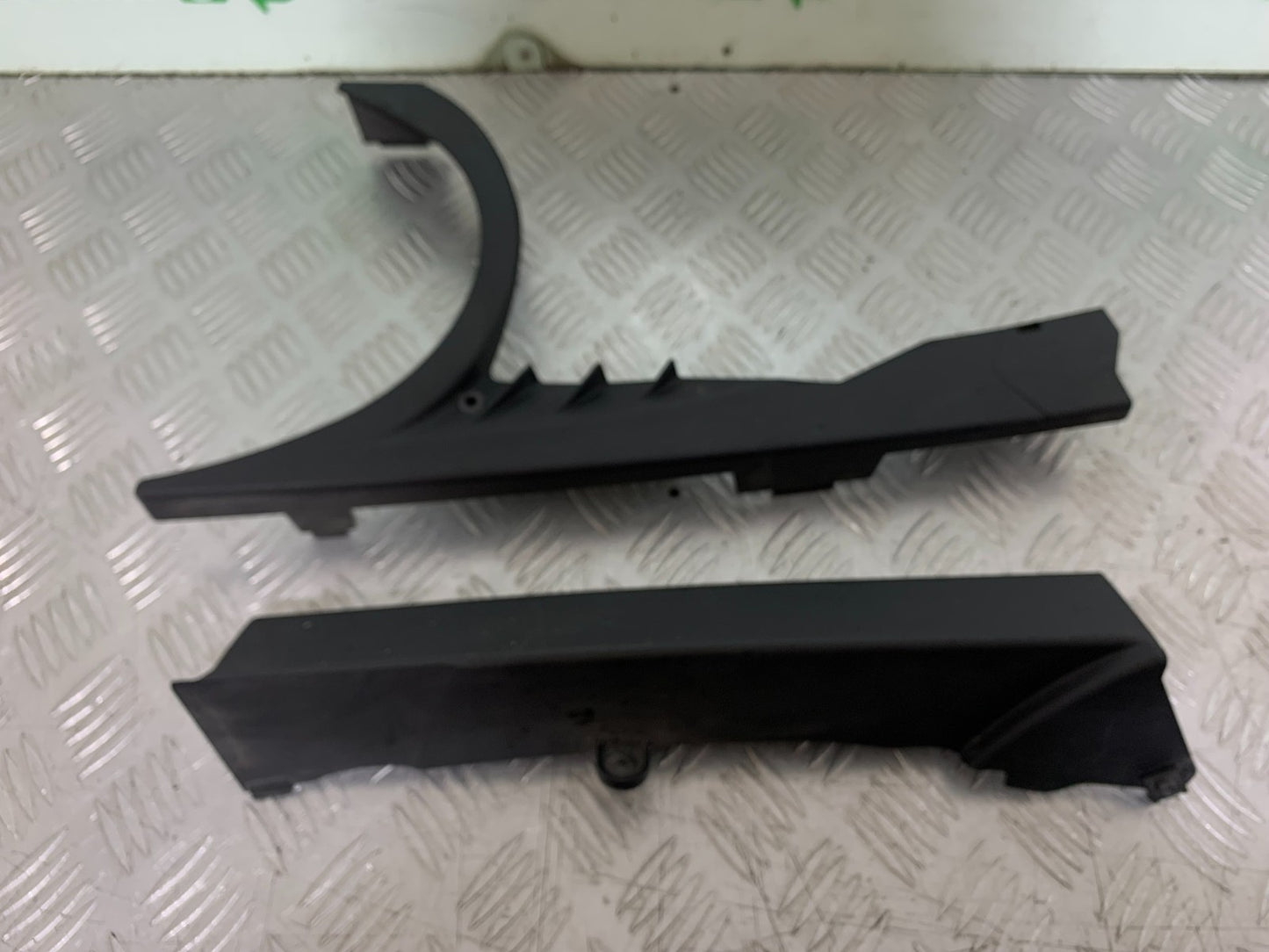 BMW F800 GT CHAIN GUARD YEAR 2013-2017 (CMB1248)