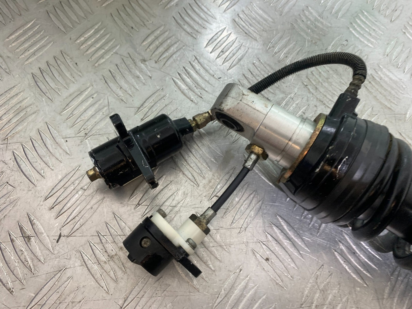 TRIUMPH TROPHY 900 REAR SHOCK YEAR 1991-95 (CMB1251)