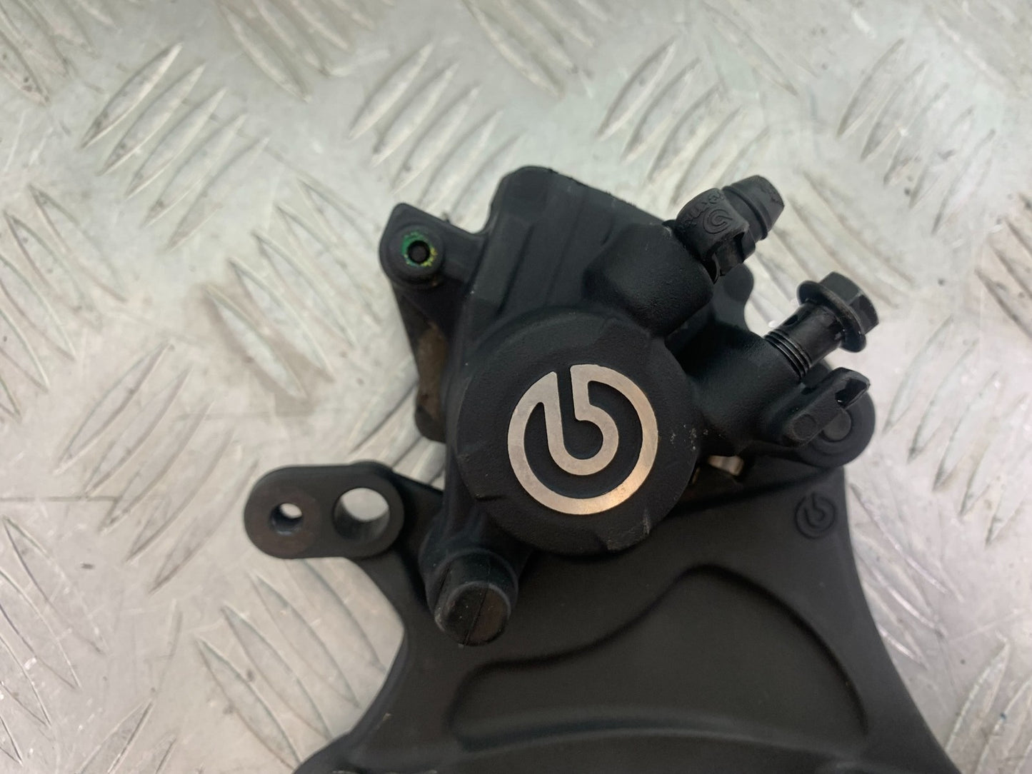 TRIUMPH 675 STREET TRIPLE REAR CALIPER AND BRACKET   2013-2016 (CMB1186)