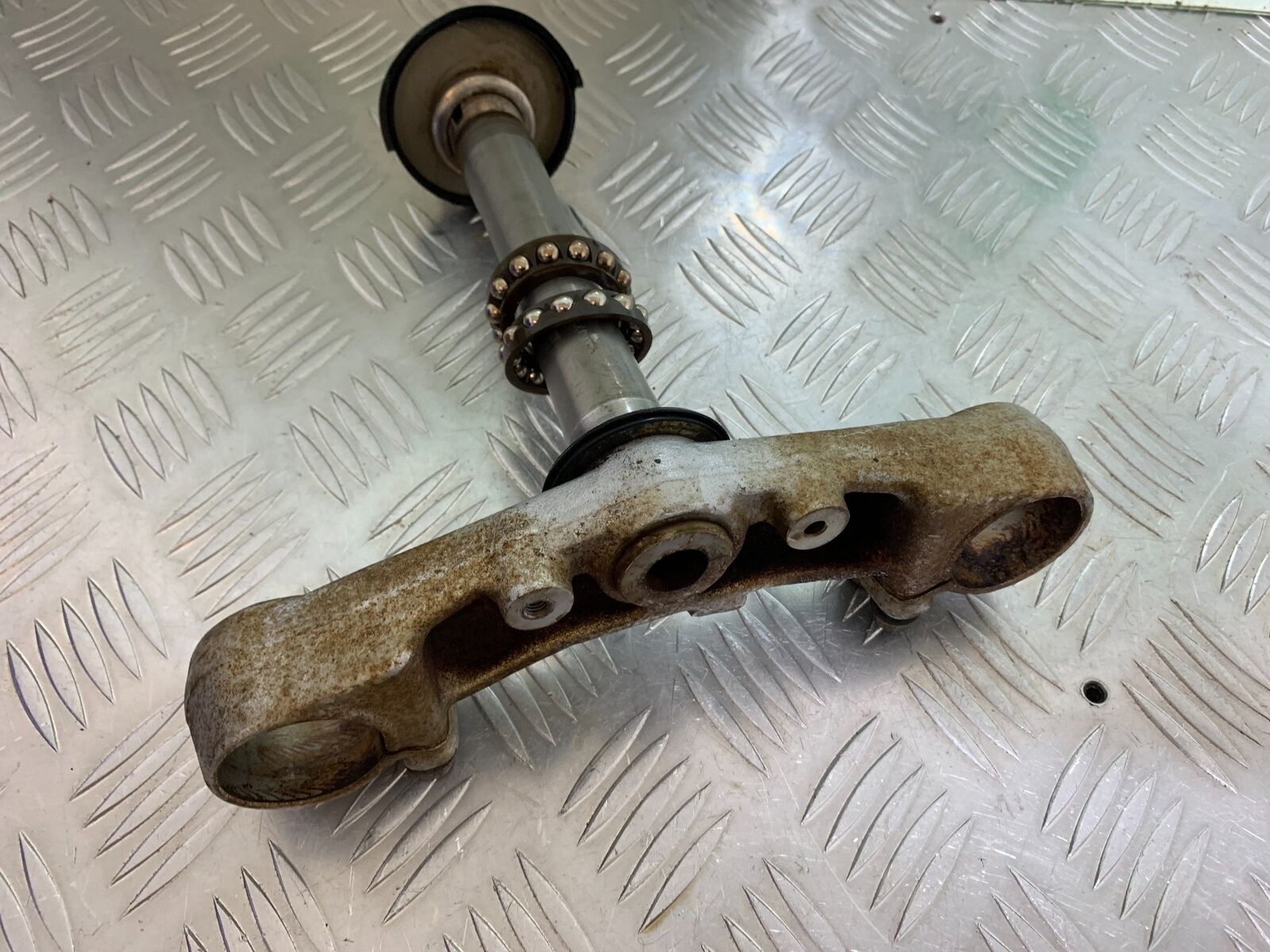 SUZUKI SV650 SV 650 BOTTOM YOKE  YEAR 2003-2006 (CMB1014)