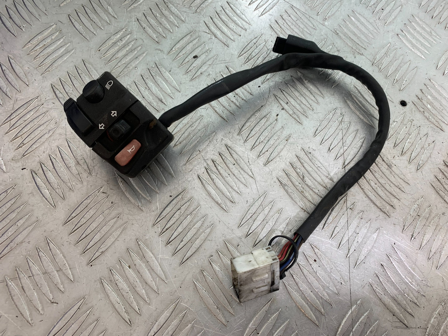 TRIUMPH T509 SPEED TRIPLE LEFT SWITCH GEAR YEAR 1997-1998 (CMB1144)