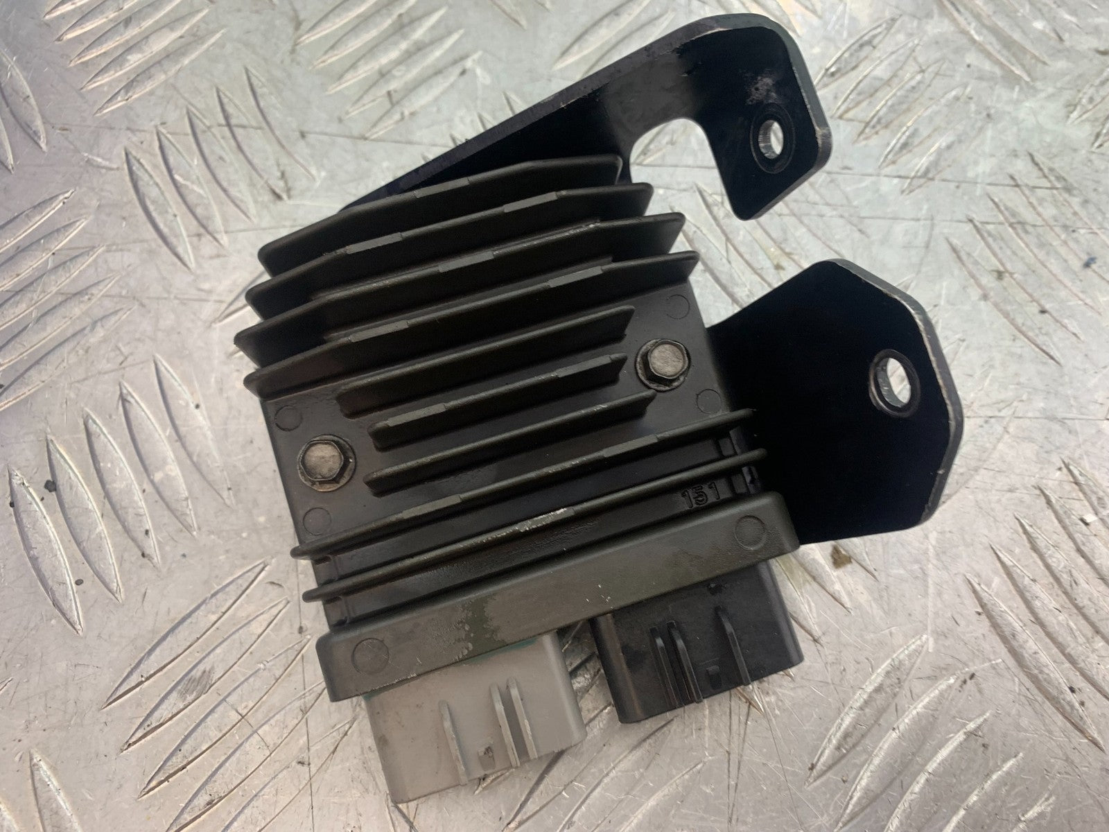 TRIUMPH 675 STREET TRIPLE R REGULATOR YEAR 2013 - 2016 (CMB1221)