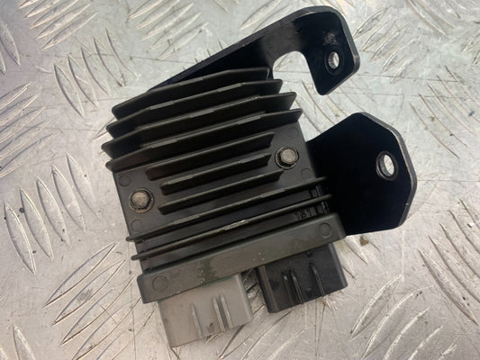 TRIUMPH 675 STREET TRIPLE R REGULATOR YEAR 2013 - 2016 (CMB1221)