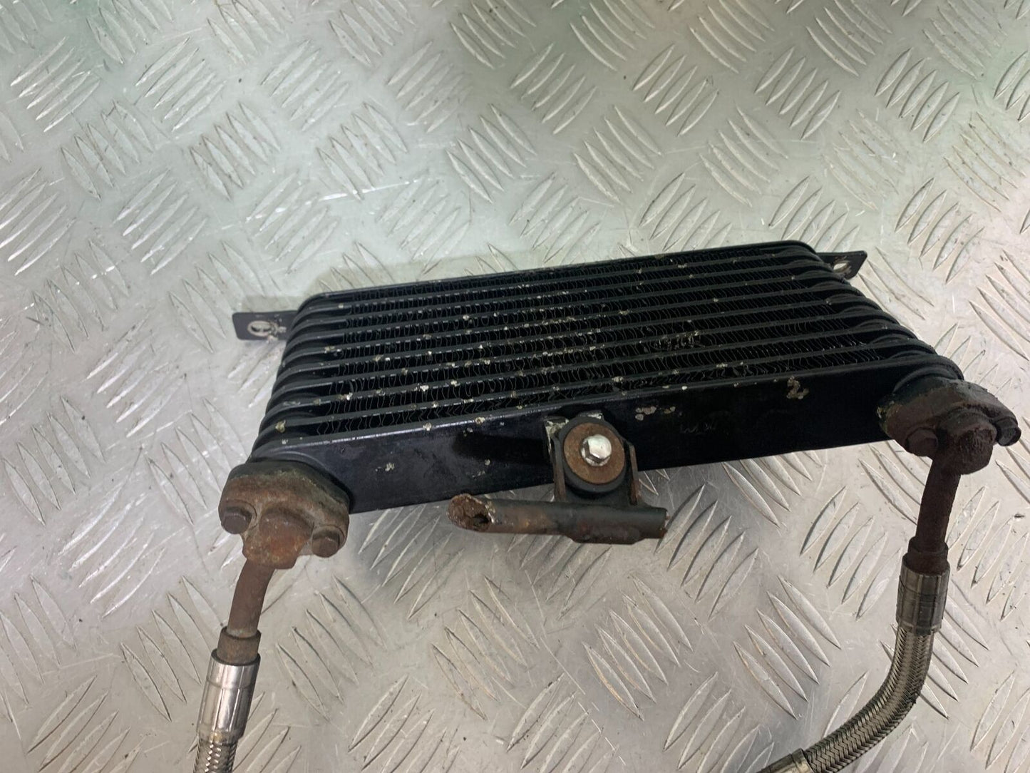TRIUMPH SPRINT ST 955I OIL COOLER AND LINES YEAR 1999 TO 2004 (CMB1089)