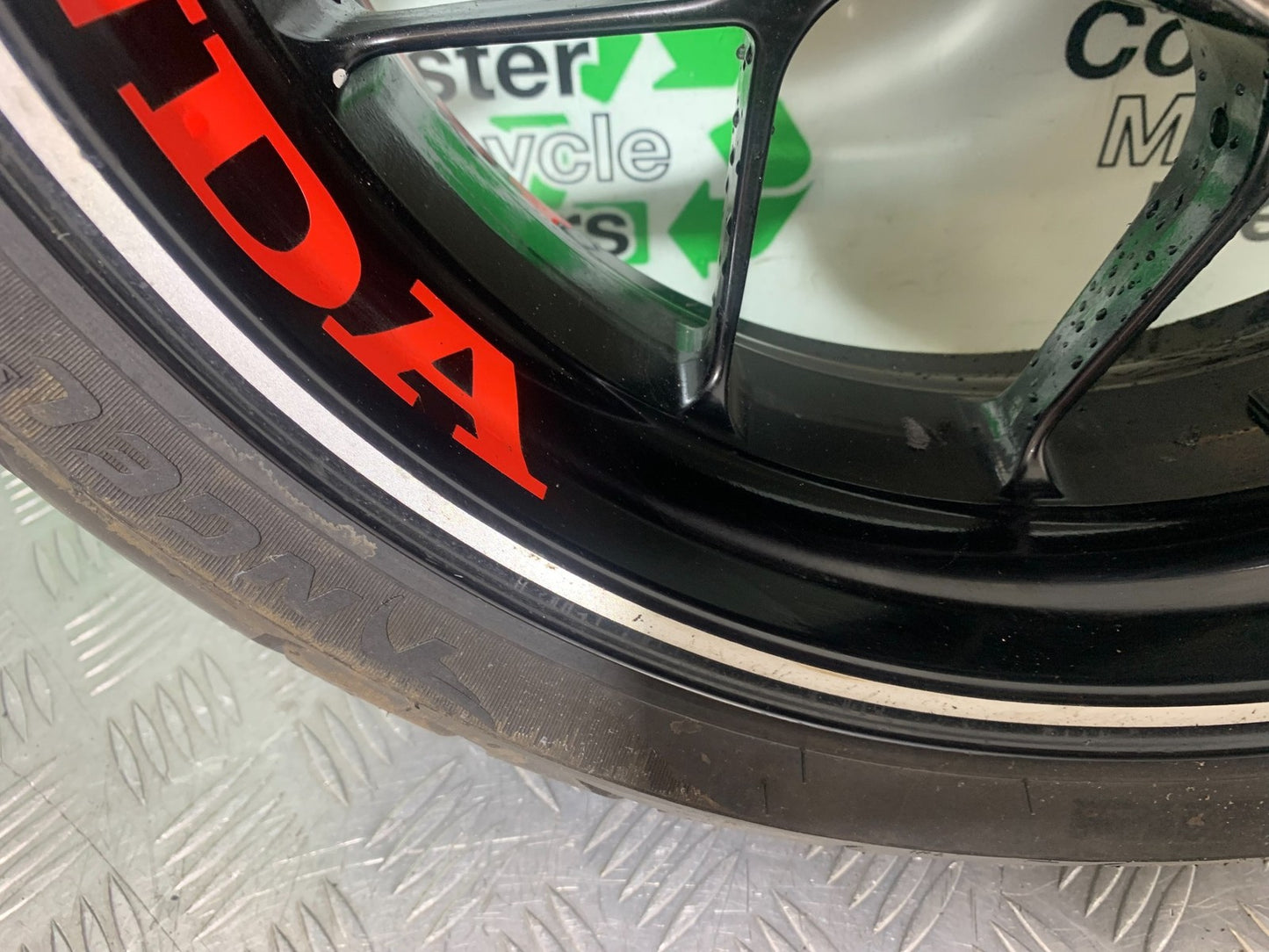 HONDA CBR1000 rr FIREBLADE REAR WHEEL YEAR 2012-2016 (CMB1198)