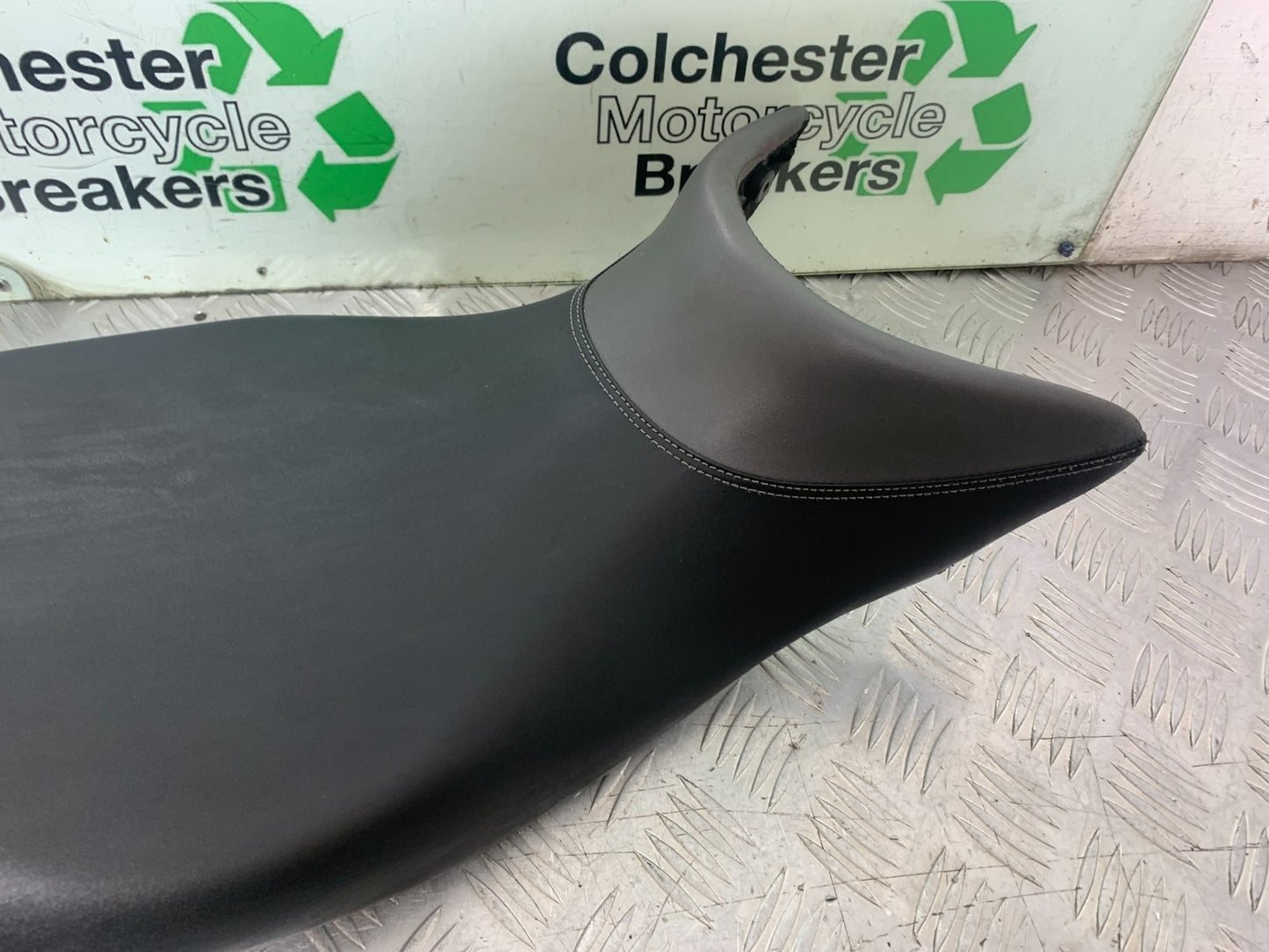 TRIUMPH 675 STREET TRIPLE R SEAT  YEAR 2013 - 2016 (CMB1221)