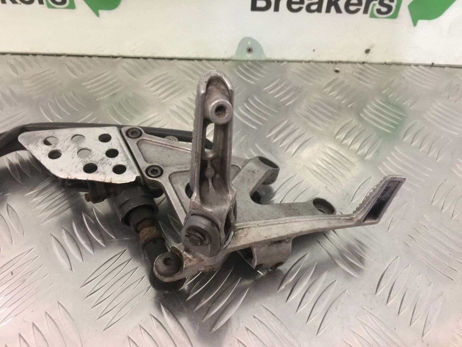 HONDA CBR600 RR FRONT RIGHT HANGER  YEAR 2005-2006 (STOCK 933)