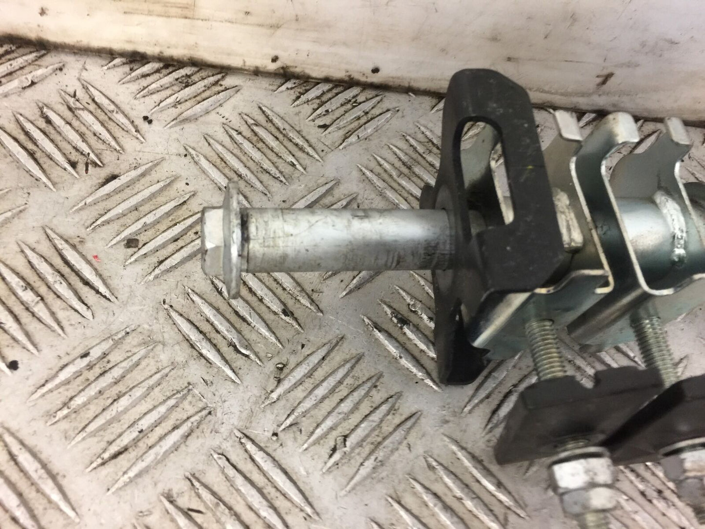 KAWASAKI NINJA 250 SL BX250 REAR WHEEL SPINDLE   YEAR 2017 (STOCK 479)