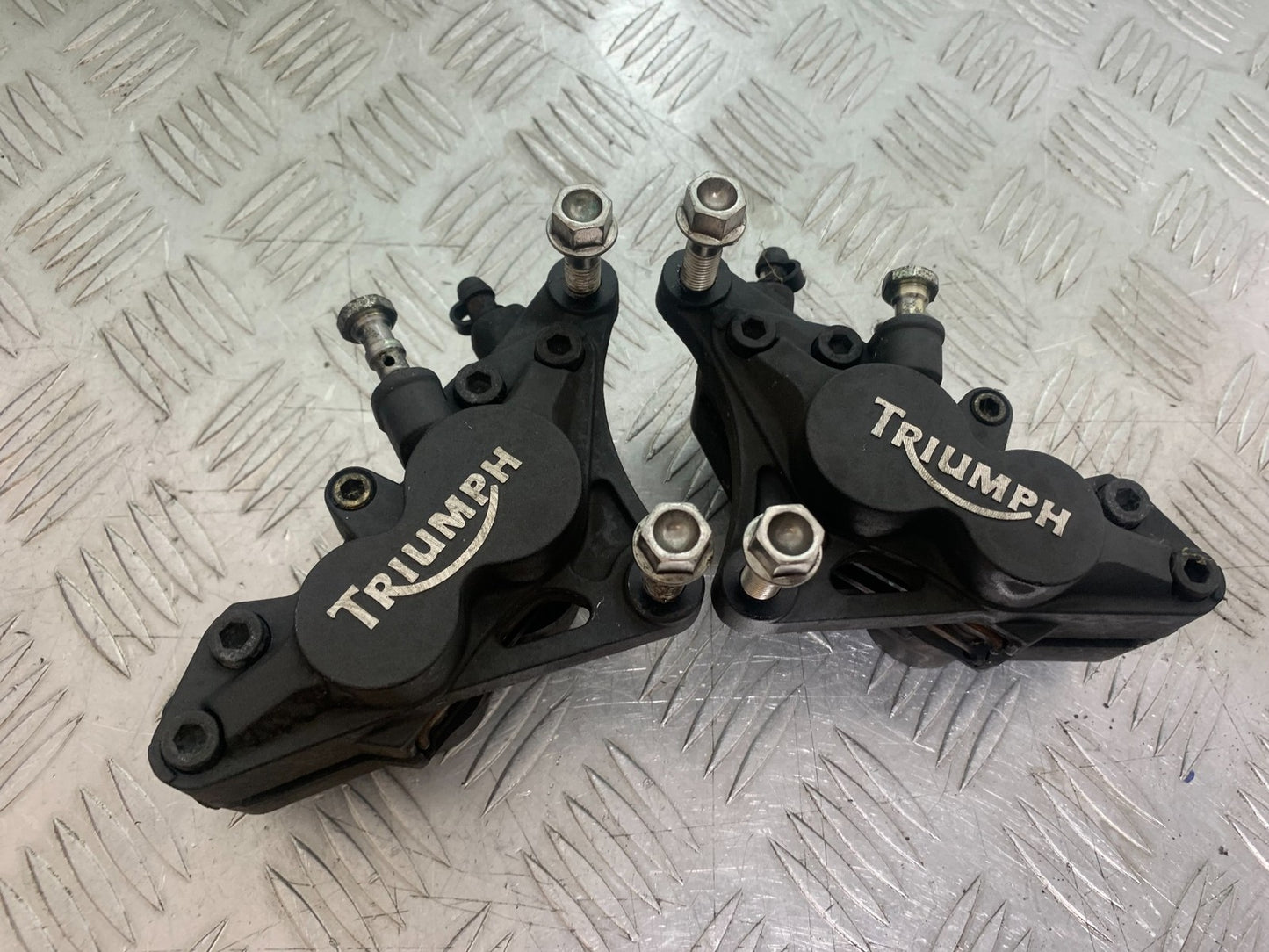 TRIUMPH 955i SPRINT ST FRONT BRAKE CALIPERS  1999-2004 (CMB1176)