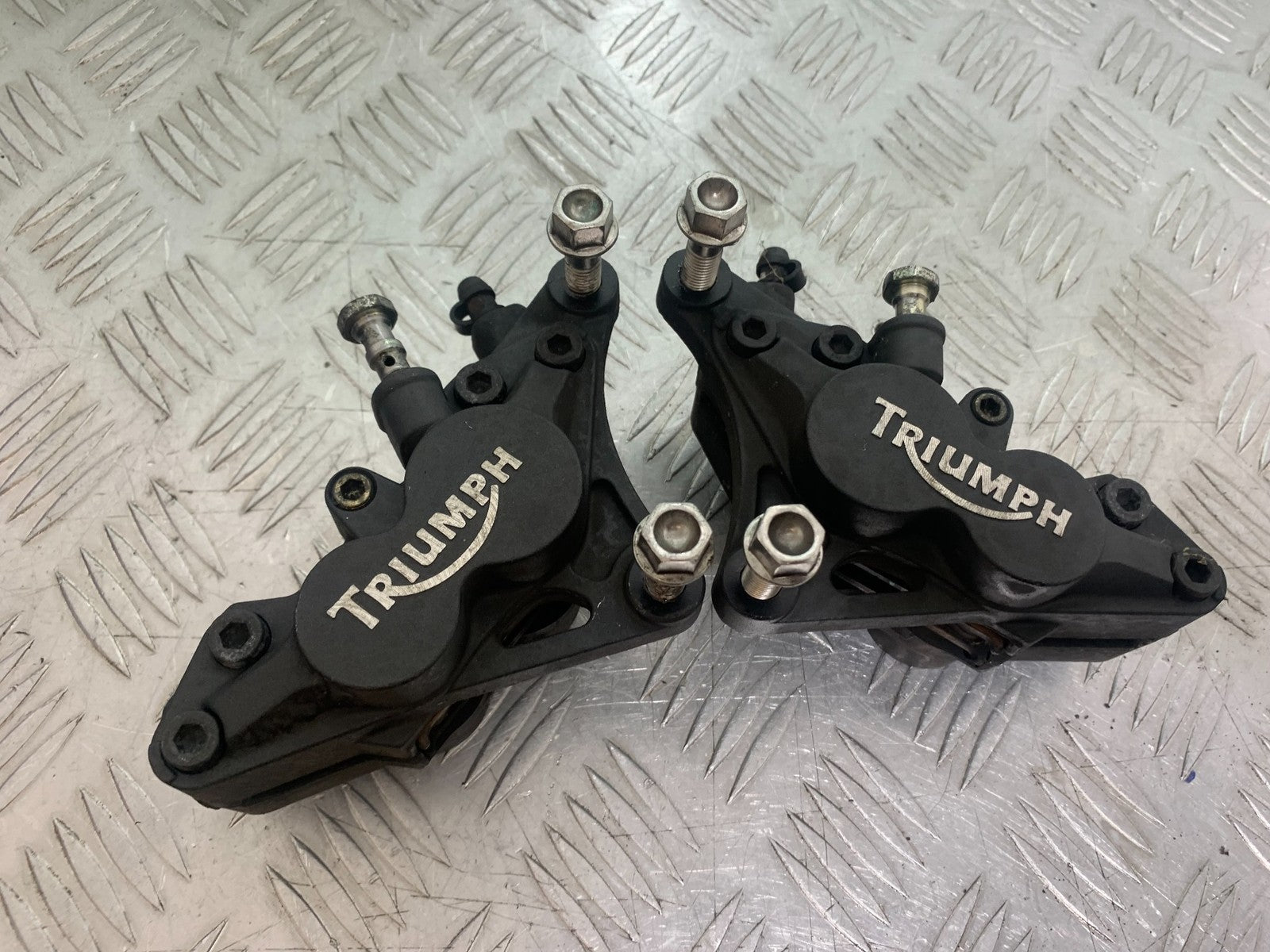 TRIUMPH 955i SPRINT ST FRONT BRAKE CALIPERS  1999-2004 (CMB1176)