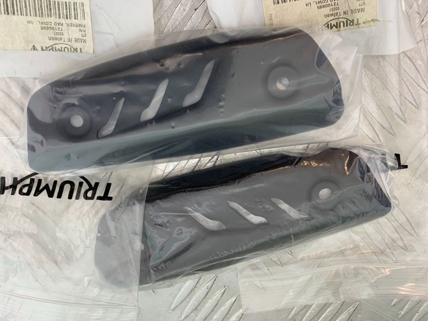 TRIUMPH 1050 SPEED TRIPLE RS SILENCER SHIELDS  YEAR 2018-2020 (CMB1029)