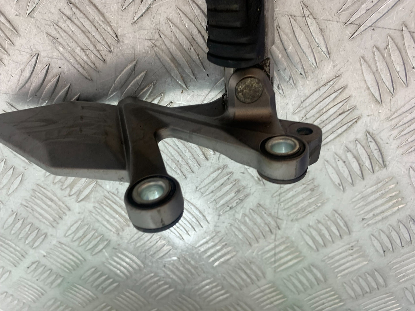 KAWASAKI Z125 Z 125 FRONT LEFT HANGER  YEAR  2018-2023 (CMB1167)