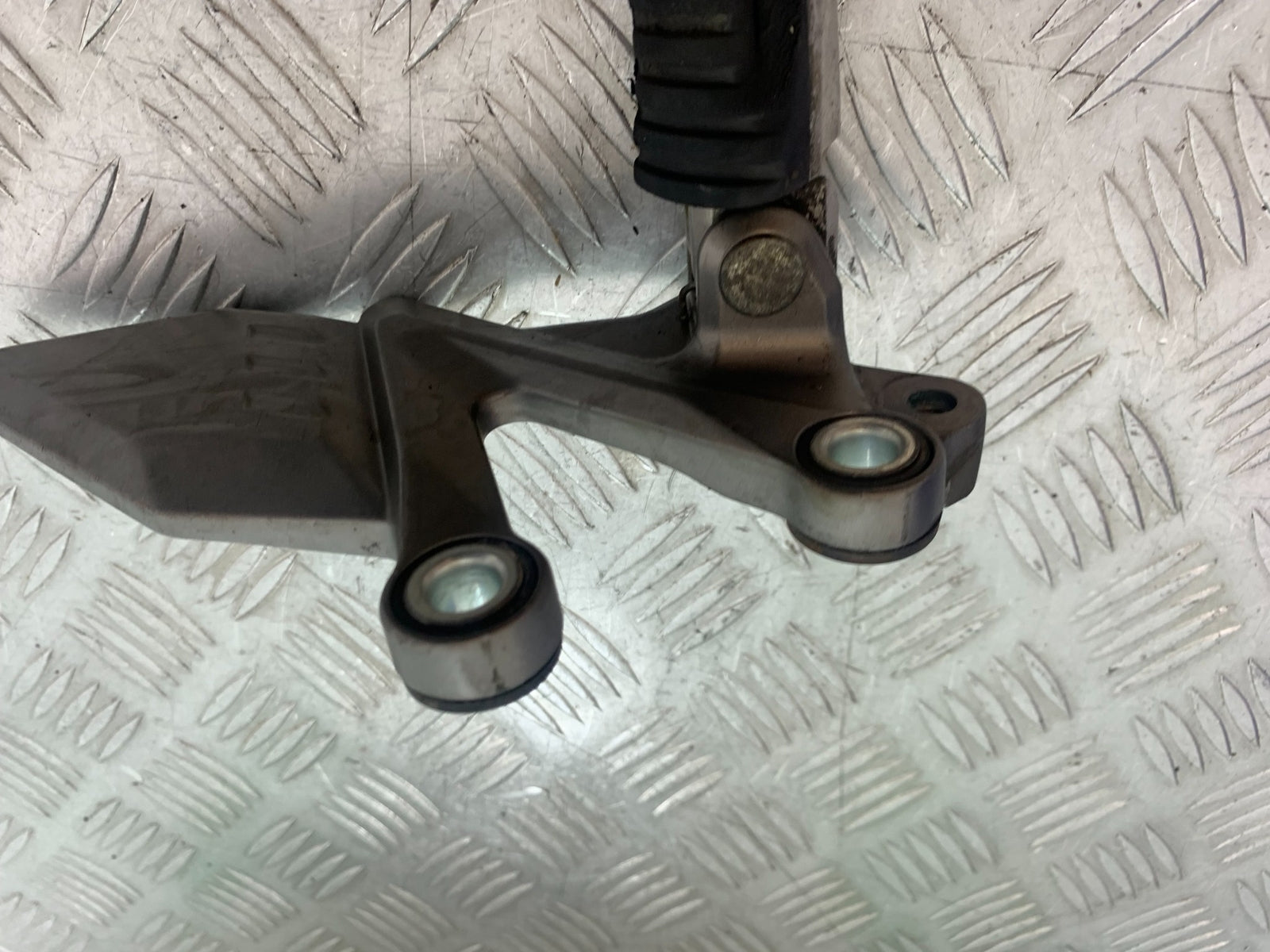 KAWASAKI Z125 Z 125 FRONT LEFT HANGER  YEAR  2018-2023 (CMB1167)