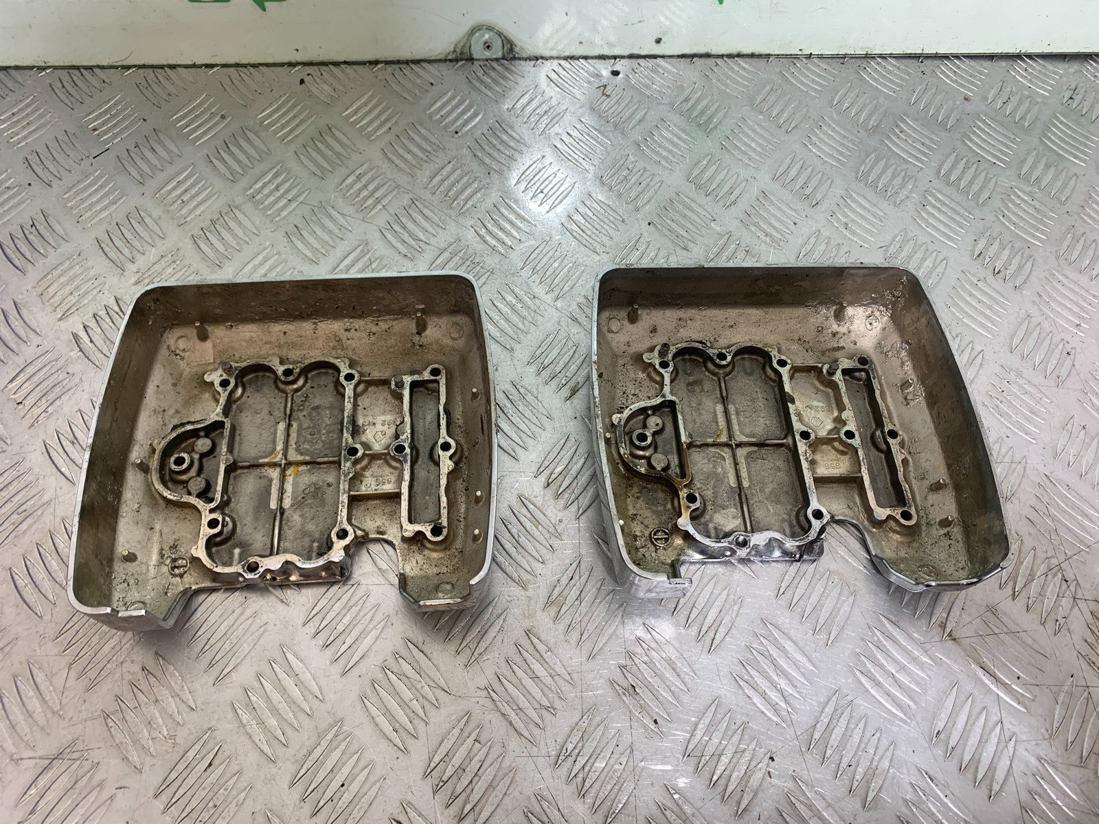 KAWASAKI VN1500 CLASSIC ROCKER COVERS  YEAR 1999 -2006 (CMB1166)