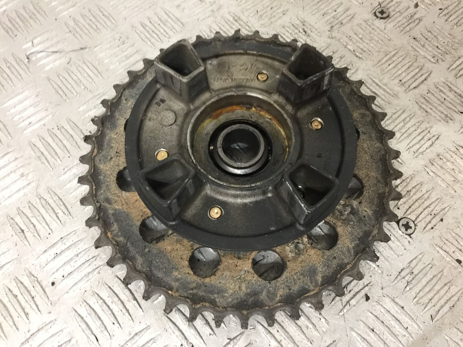 KAWASAKI ZX9R ZX9B REAR SPROCKET CARRIER YEAR 1994 (STOCK 860)