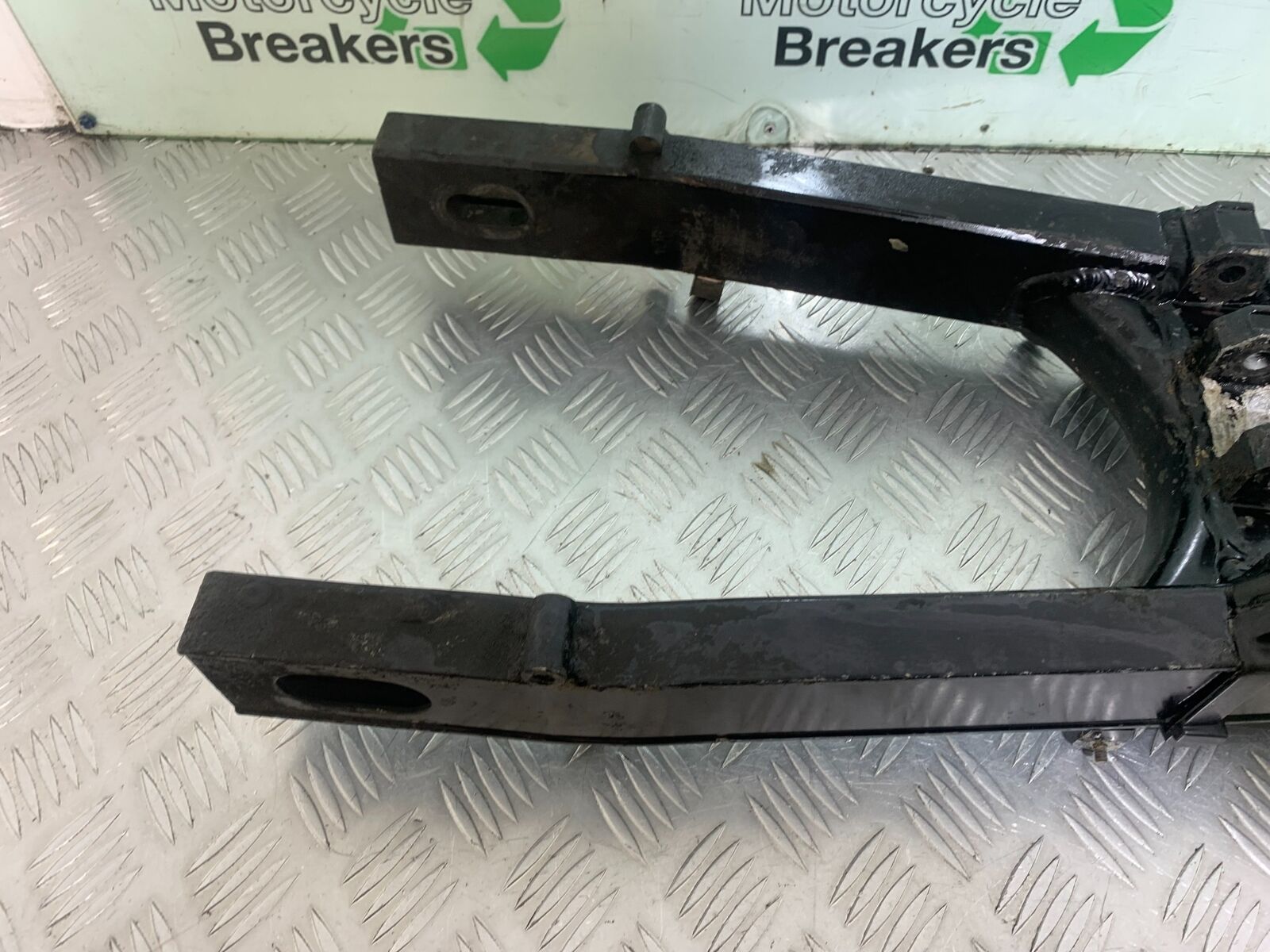 YAMAHA FJ1100 FJ 1100 SWINGARM   YEAR 1984-1985 (CMB1101)