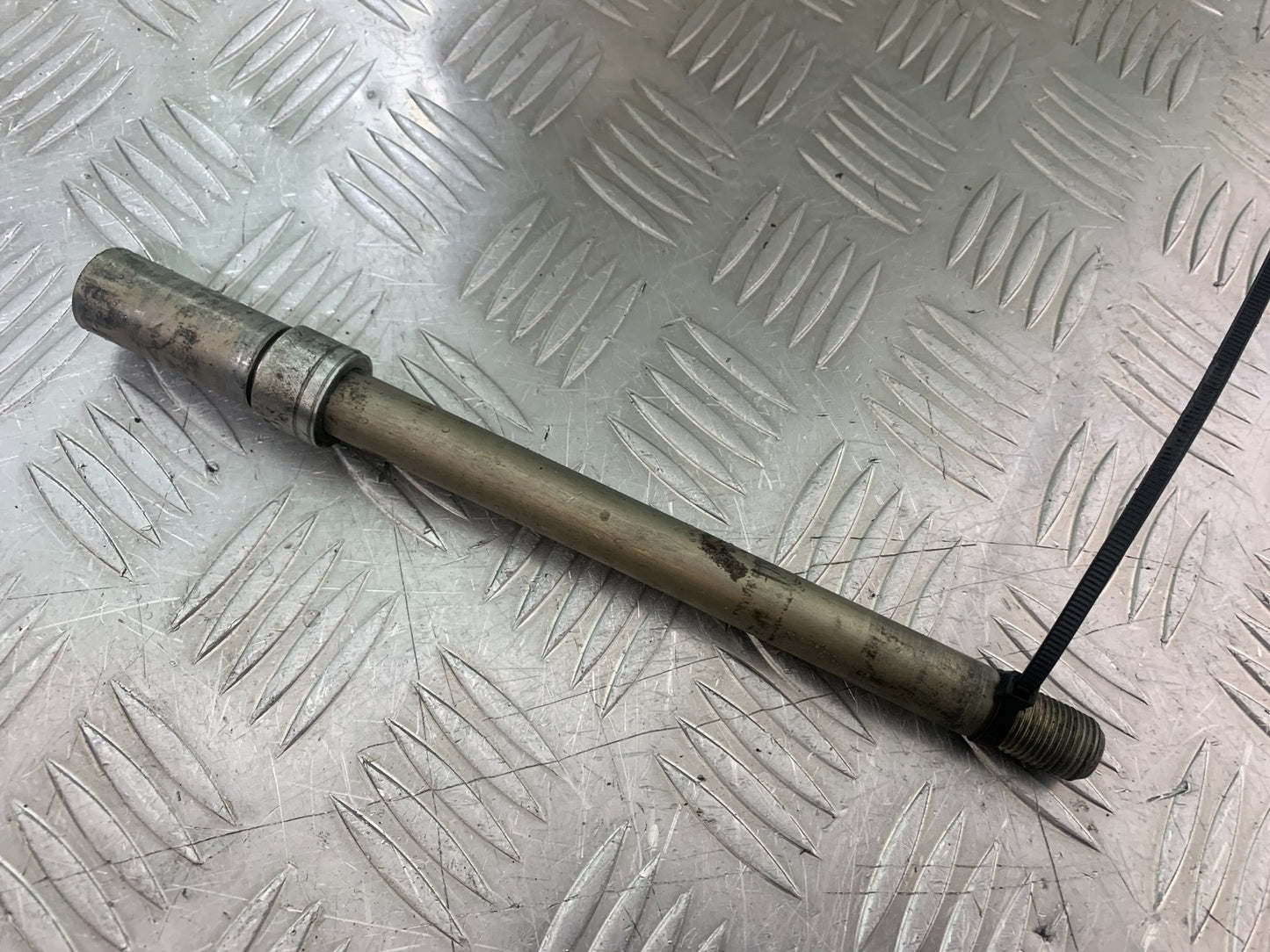 YAMAHA YZF R7 FRONT WHEEL SPINDLE  YEAR 2022-2025 (CMB1255)