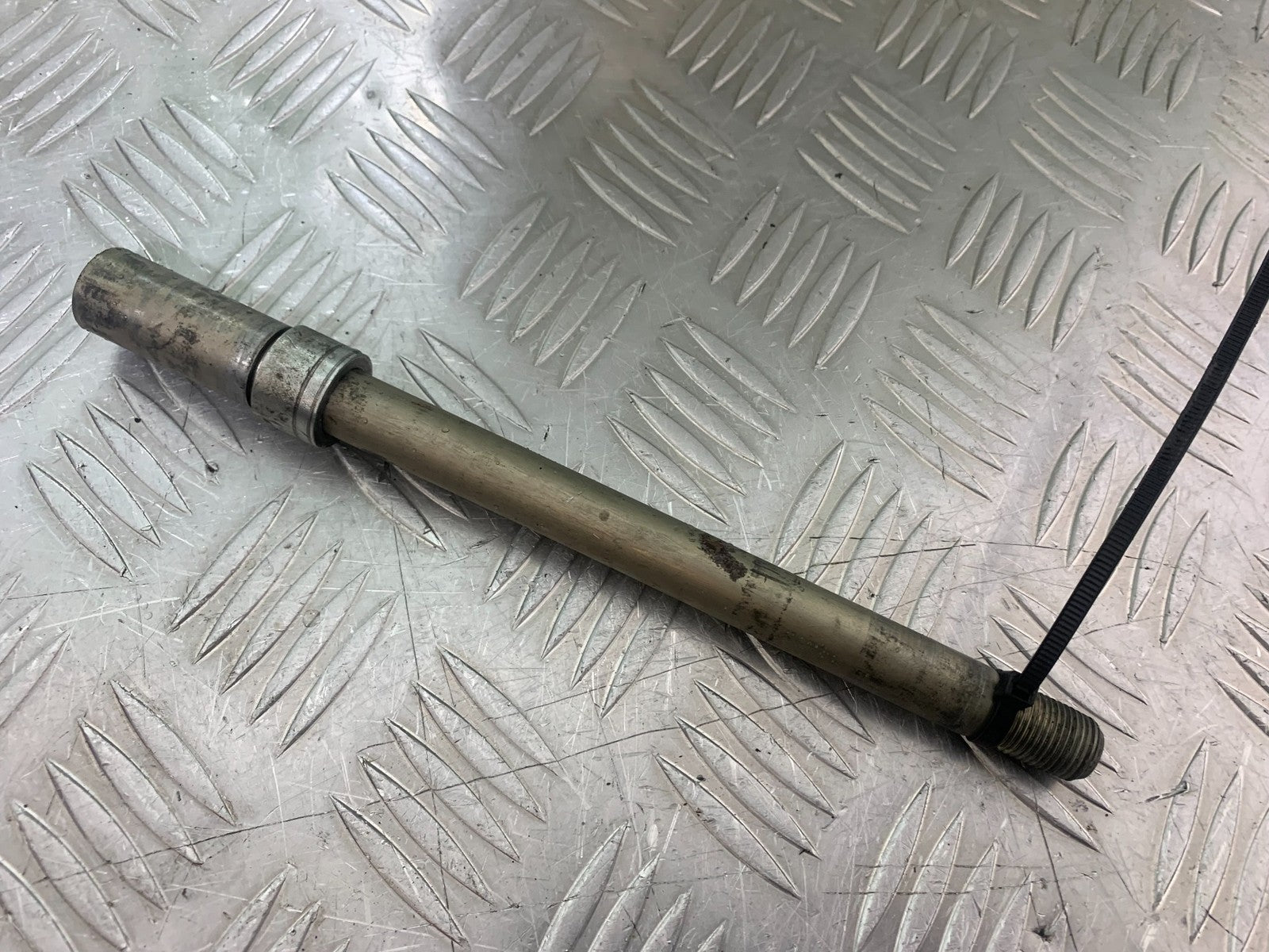 YAMAHA YZF R7 FRONT WHEEL SPINDLE  YEAR 2022-2025 (CMB1255)