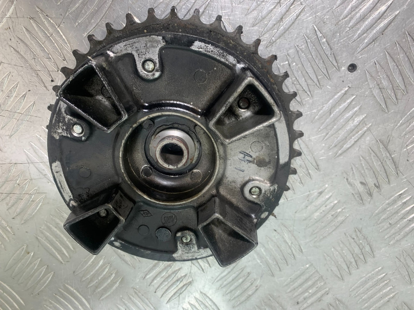 KAWASAKI GPZ600 GPZ 600 SPROCKET CARRIER   YEAR 1988-90 (CMB1258)