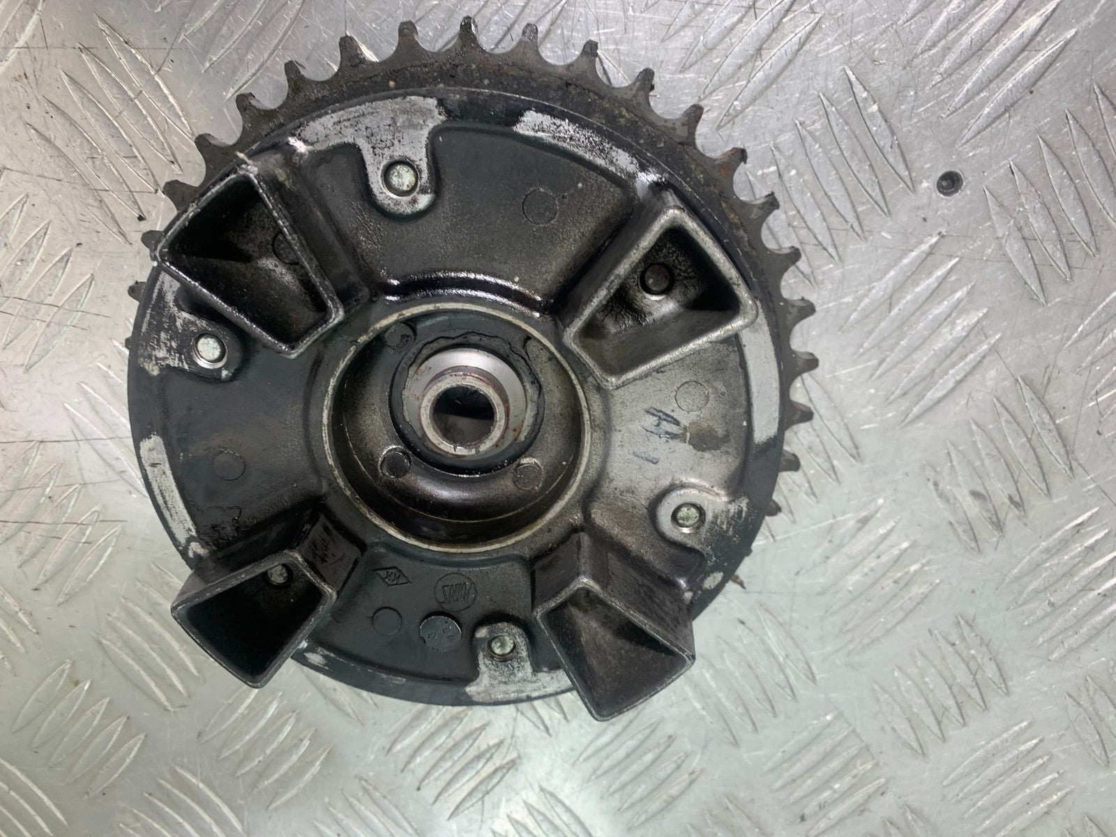 KAWASAKI GPZ600 GPZ 600 SPROCKET CARRIER   YEAR 1988-90 (CMB1258)
