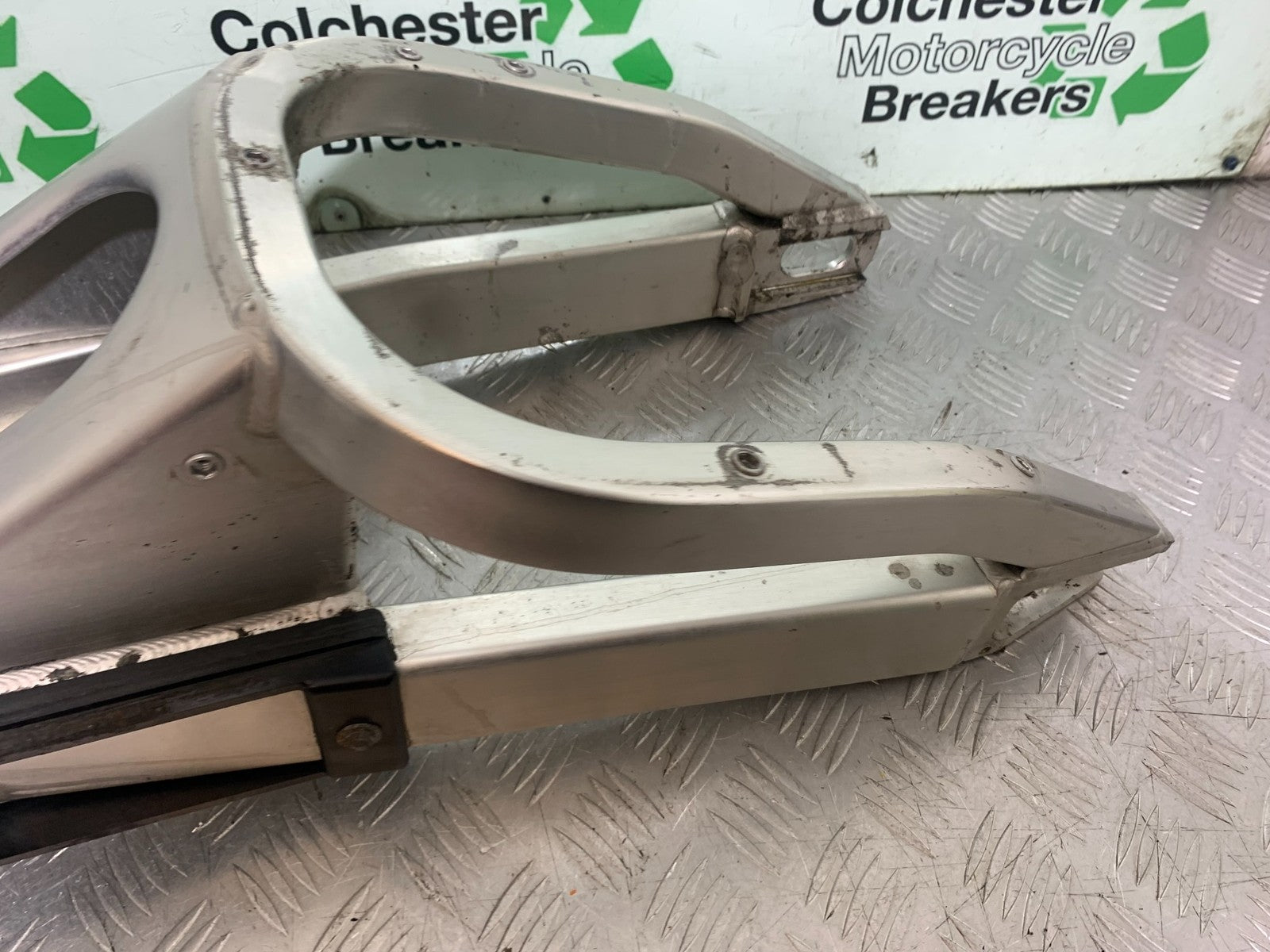 YAMAHA YZF R1 4XV SWINGARM   YEAR 1998-99 (CMB1291)