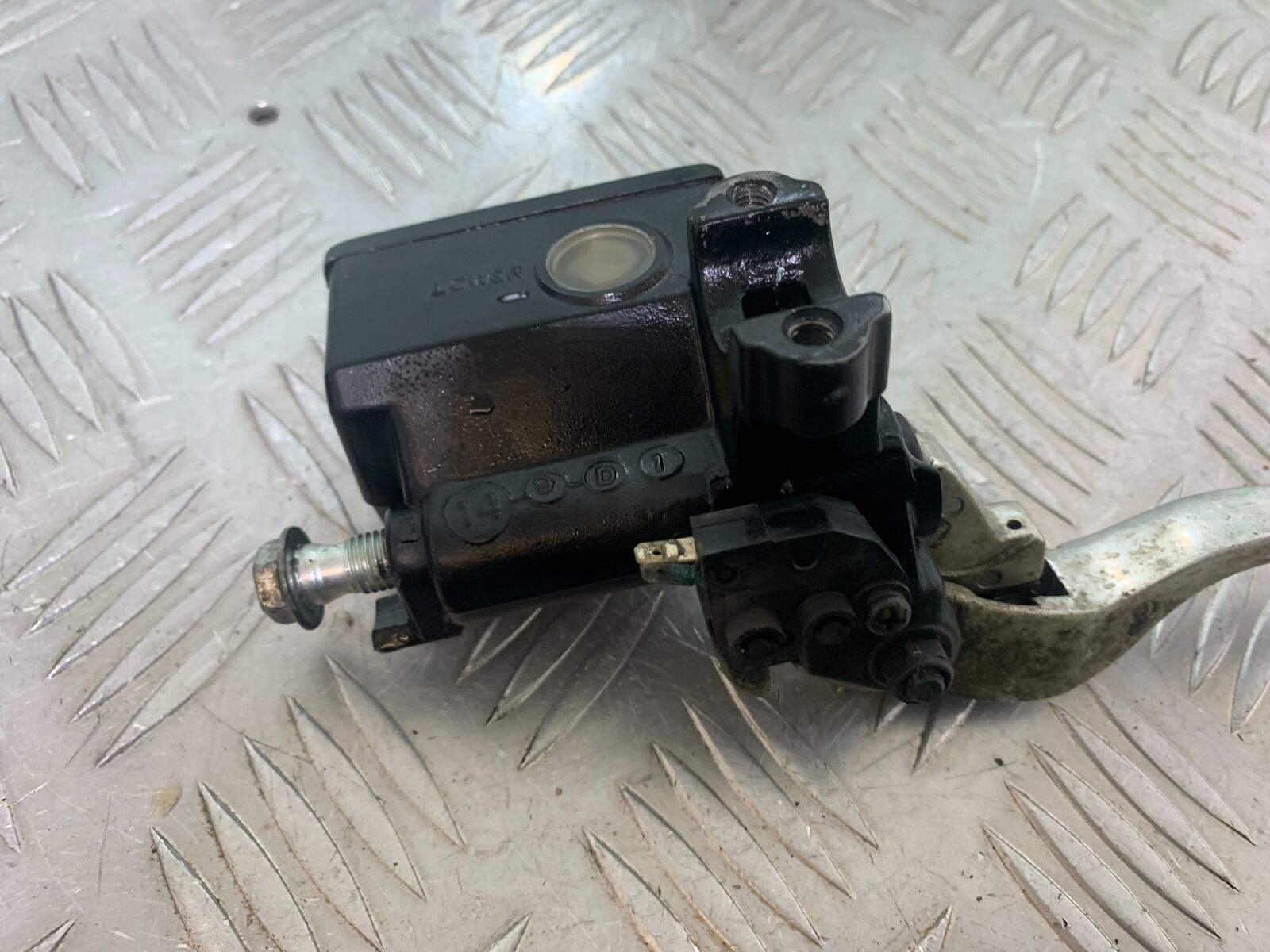 SUZUKI GSF1250 GSF 1250 BANDIT FRONT MASTER CYLINDER  YEAR 2010-14 (CMB1092)