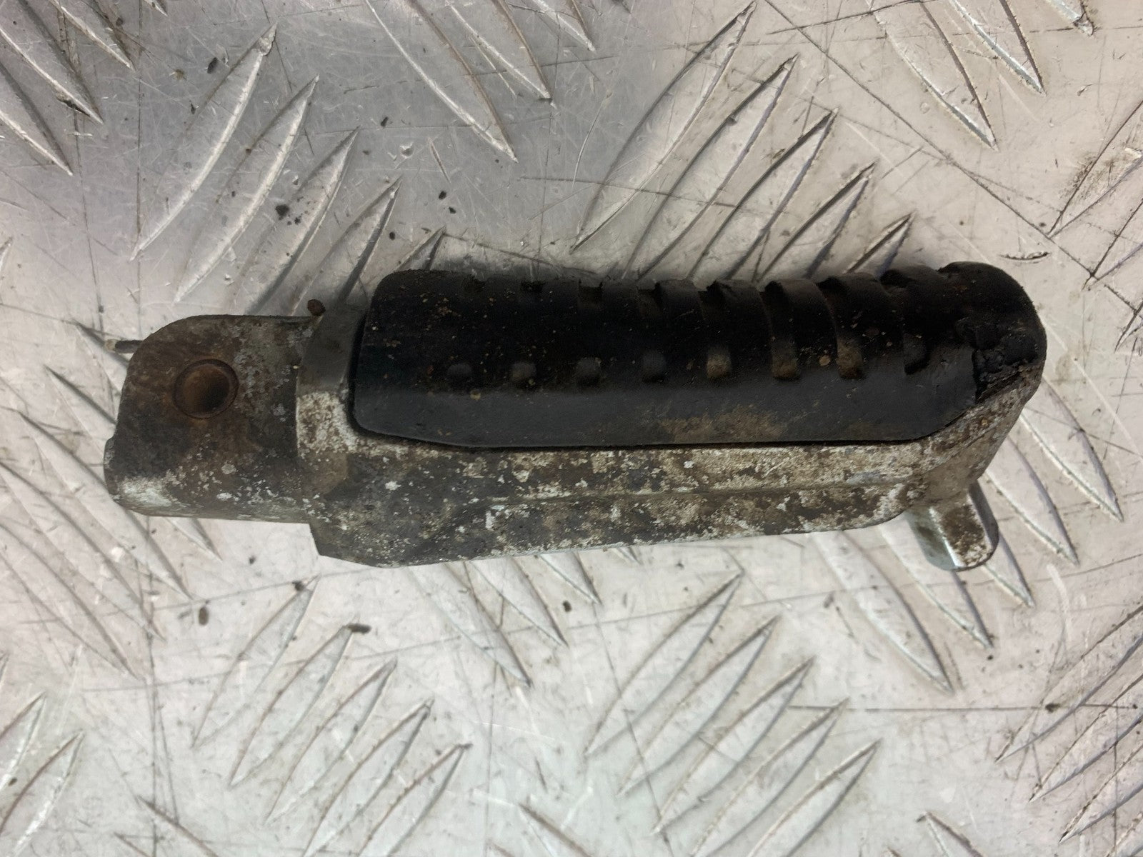 BENELLI BN125 BN 125 FRONT LEFT FOOTPEG  YEAR 2018-2021 (CMB1245)