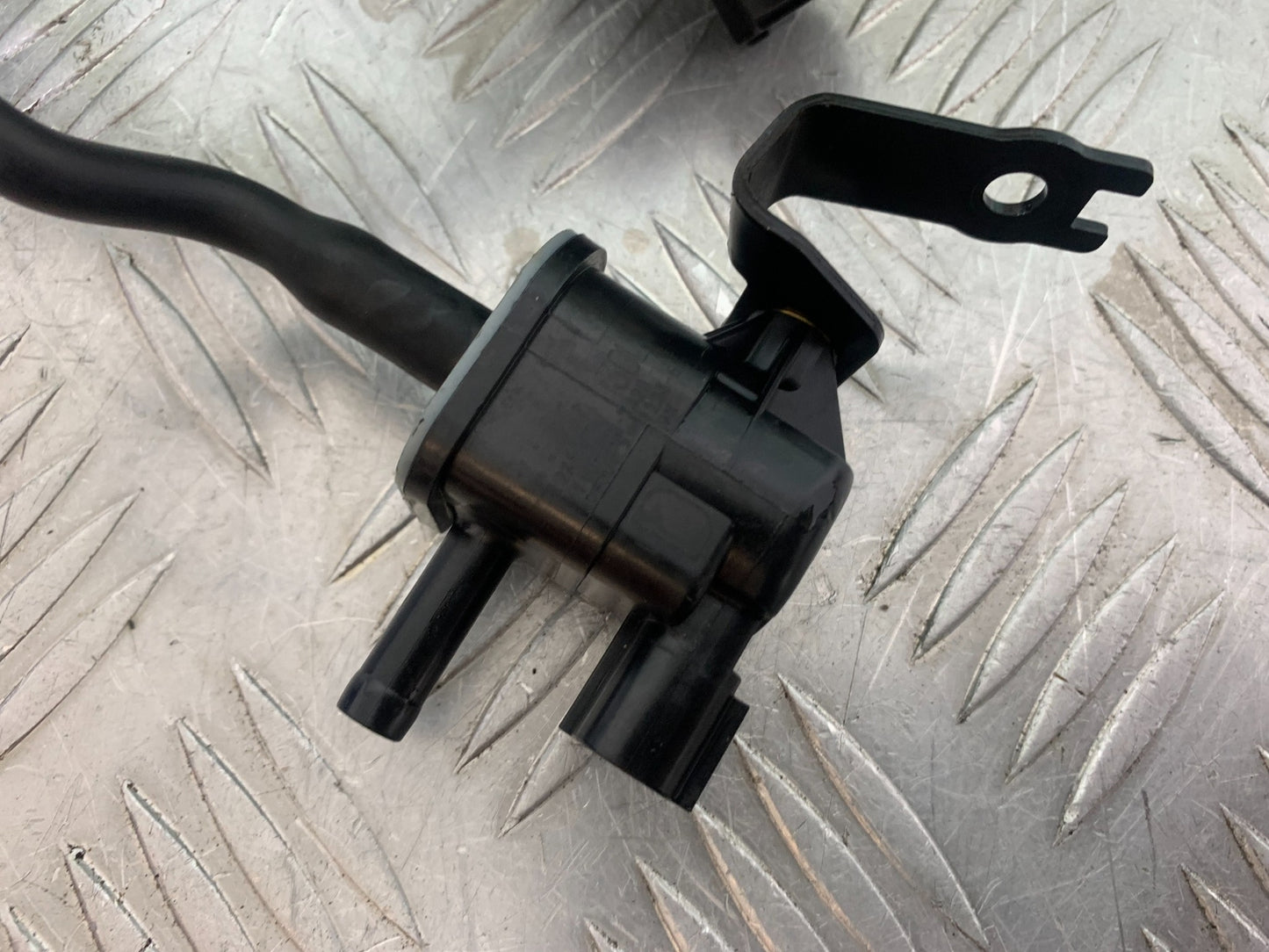 TRIUMPH TRIDENT 660 AIR VALVES YEAR 2021-2024 (CMB1148)