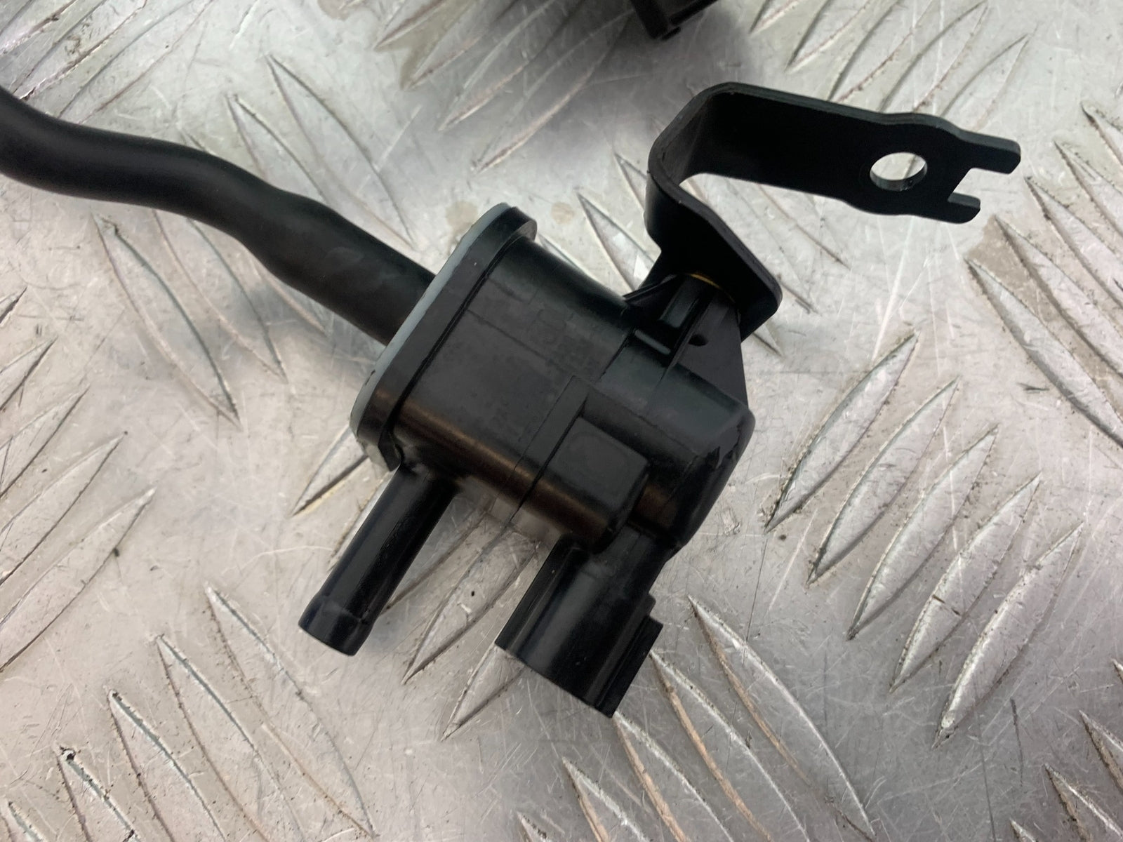 TRIUMPH TRIDENT 660 AIR VALVES YEAR 2021-2024 (CMB1148)