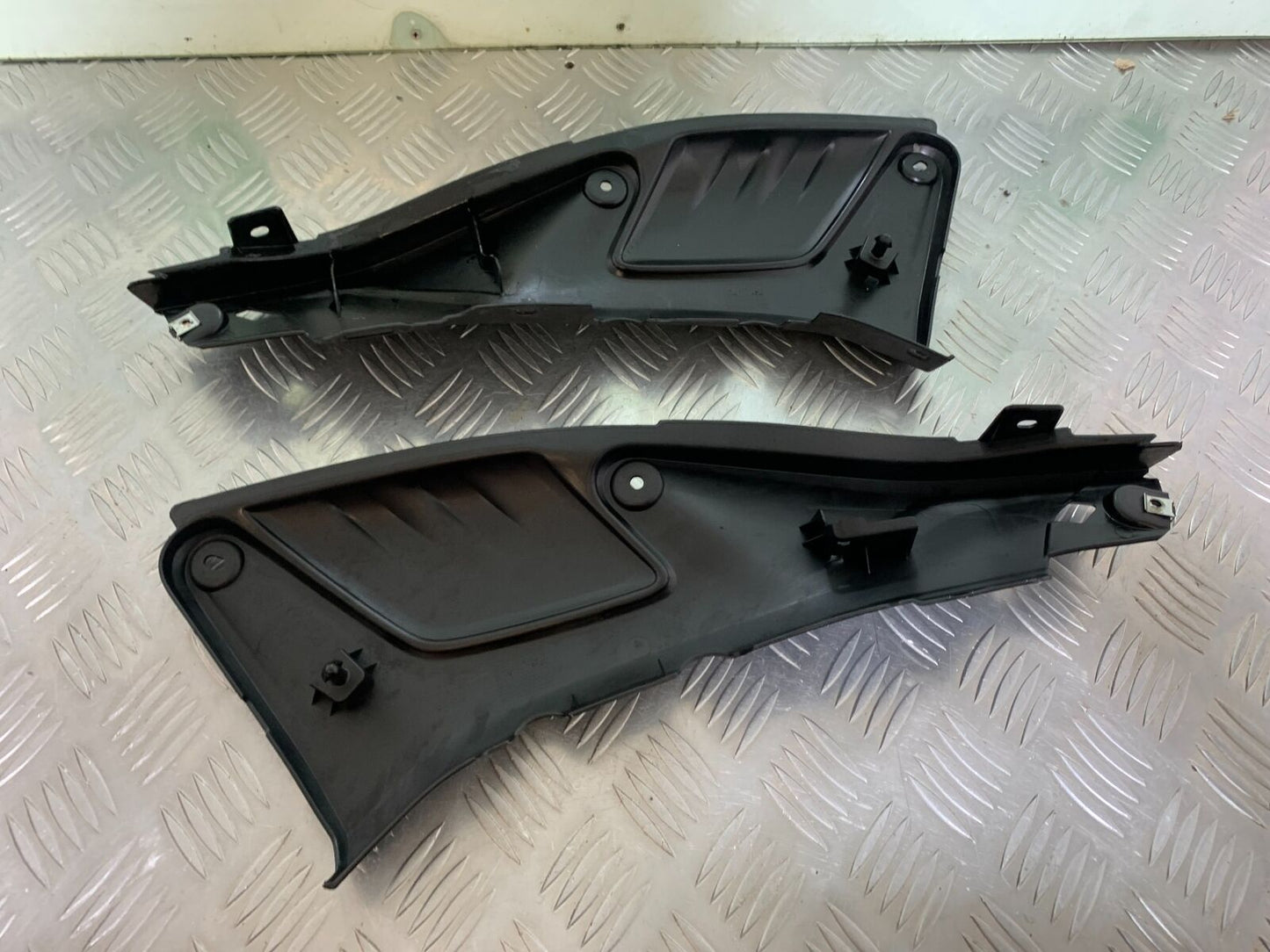 YAMAHA MT 125 MT125 LEFT AND RIGHT SIDE INFILLS  YEAR 2021-2024 ABS (CMB1010)