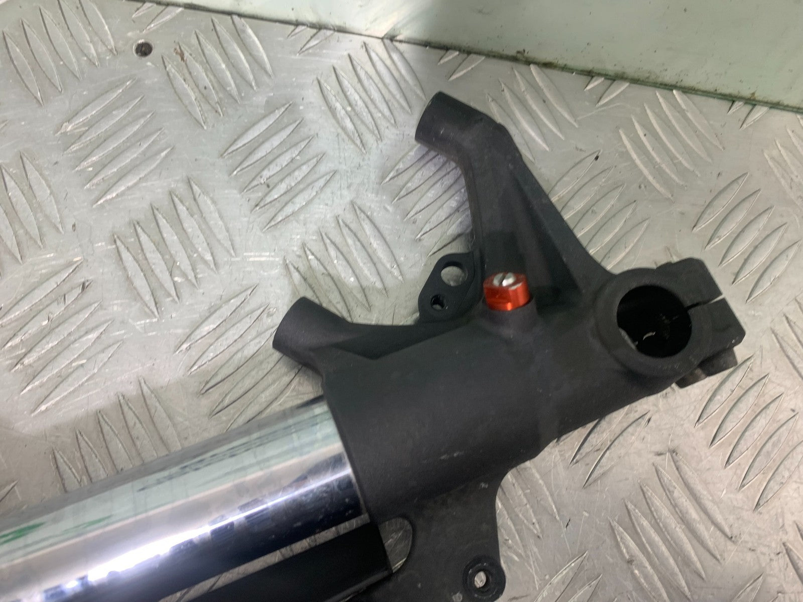 TRIUMPH 675 STREET TRIPLE RX FORKS   2015- 2017 (CMB1299)
