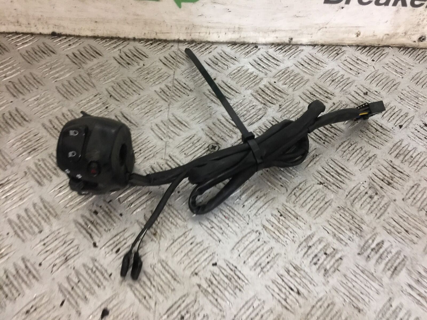 YAMAHA FZ1-N LEFT SWITCH GEAR  YEAR 2006-2012  (STOCK 787)