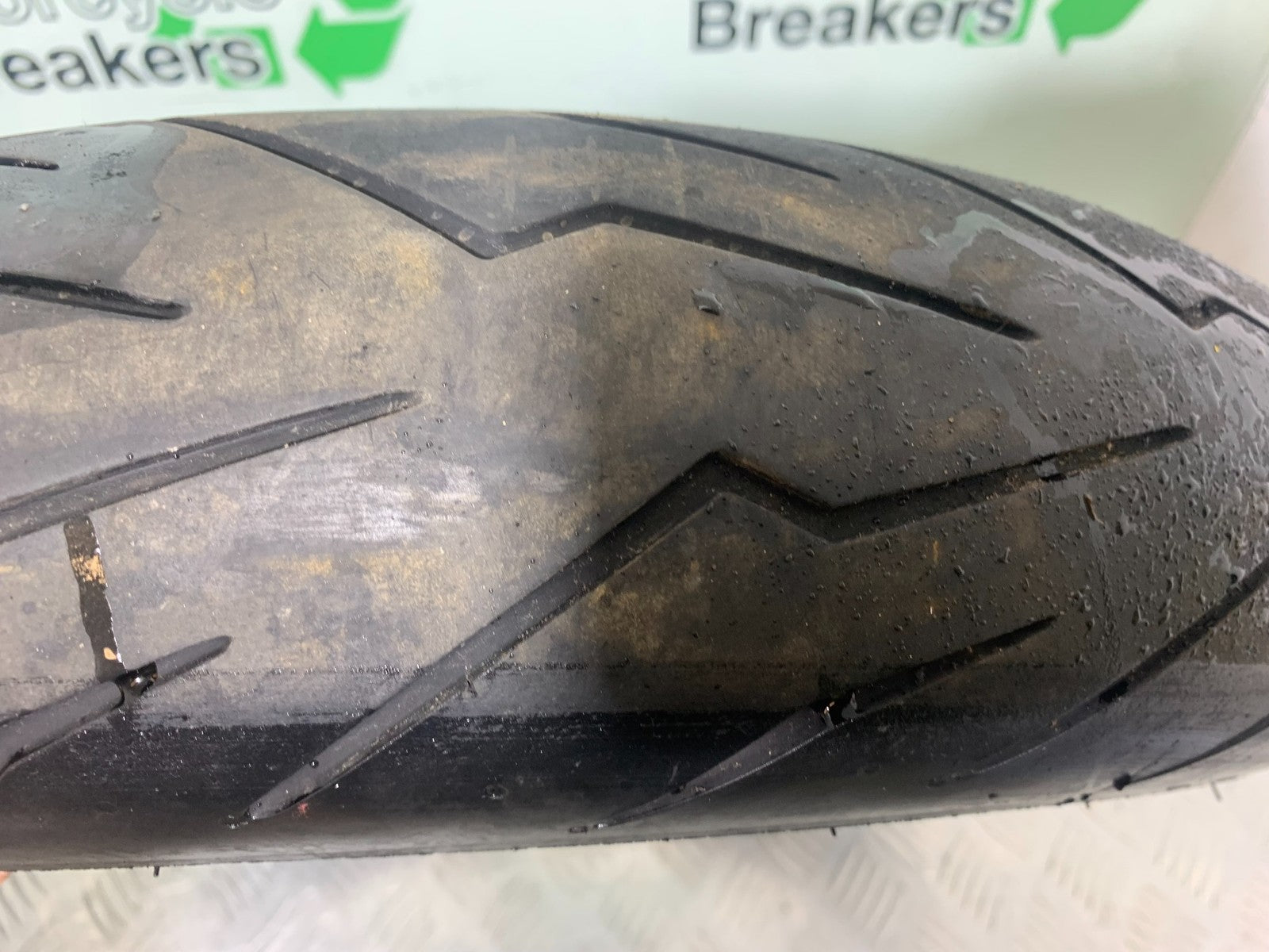 TRIUMPH 675 STREET TRIPLE R FRONT WHEEL  YEAR 2013 - 2016 (CMB1221)