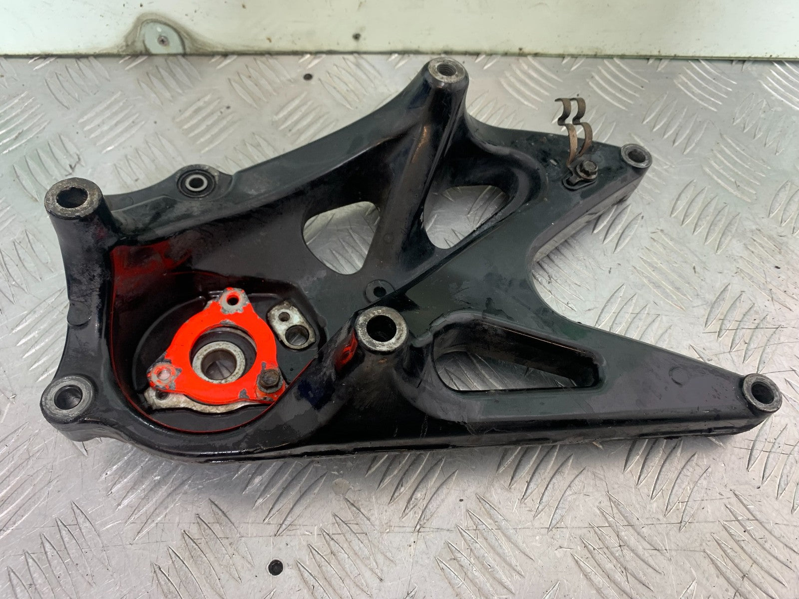 YAMAHA XMAX 125 XMAX-125 EXHAUST BRACKET YEAR 2015-2020  (CMB1266)