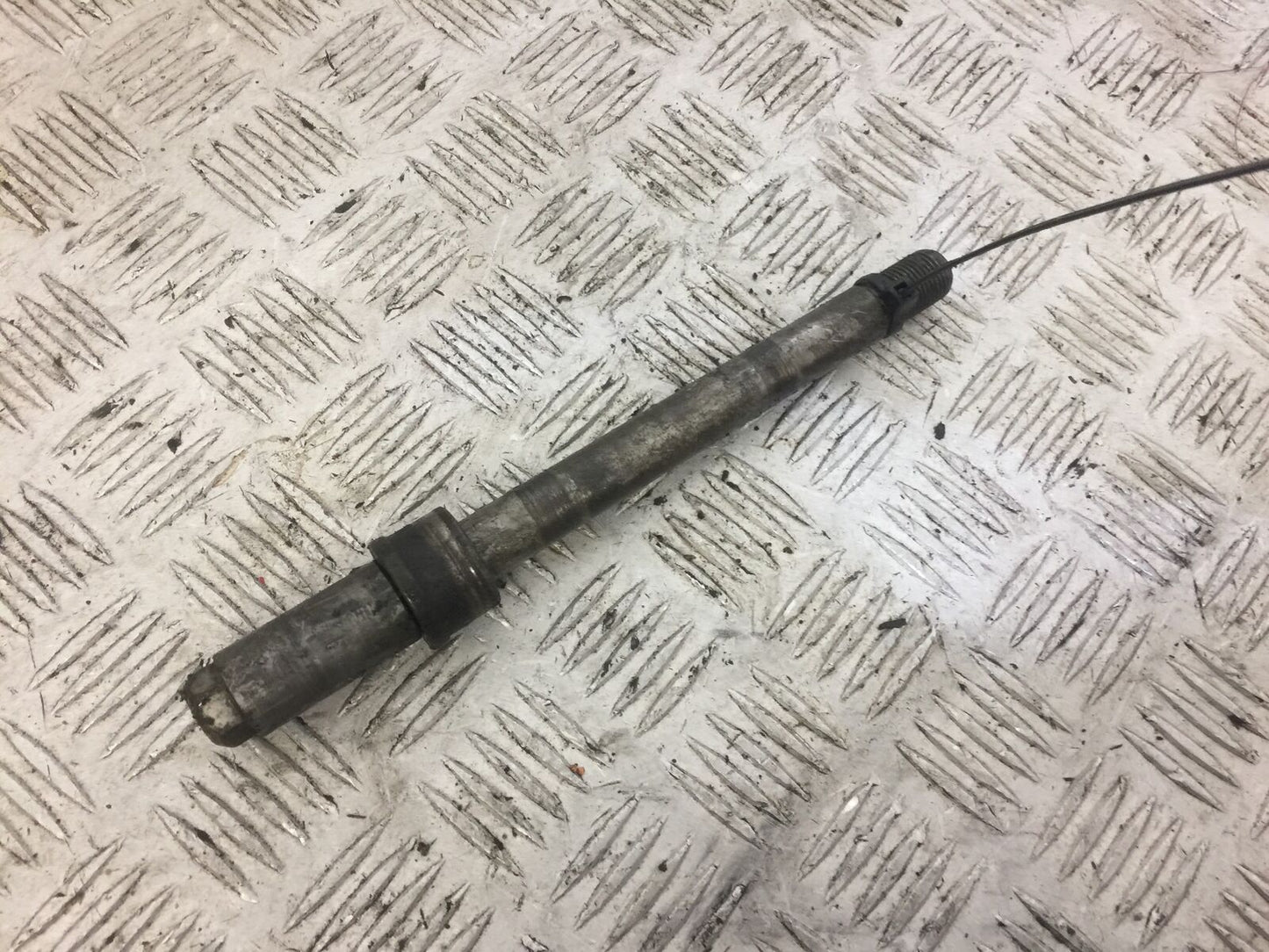 HONDA XL650 V TRANSALP FRONT WHEEL SPINDLE  YEAR 2000-2006 (STOCK 665)