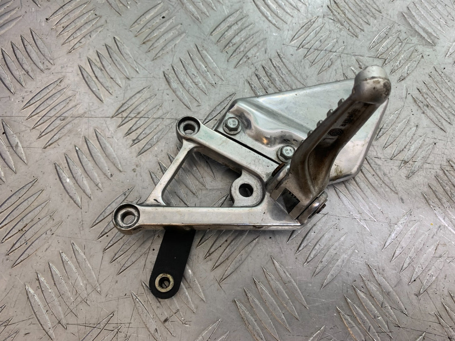 APRILIA RSV1000 RSV 1000 MILLE FRONT LEFT HANGER  1998- 2003 (CMB1184)
