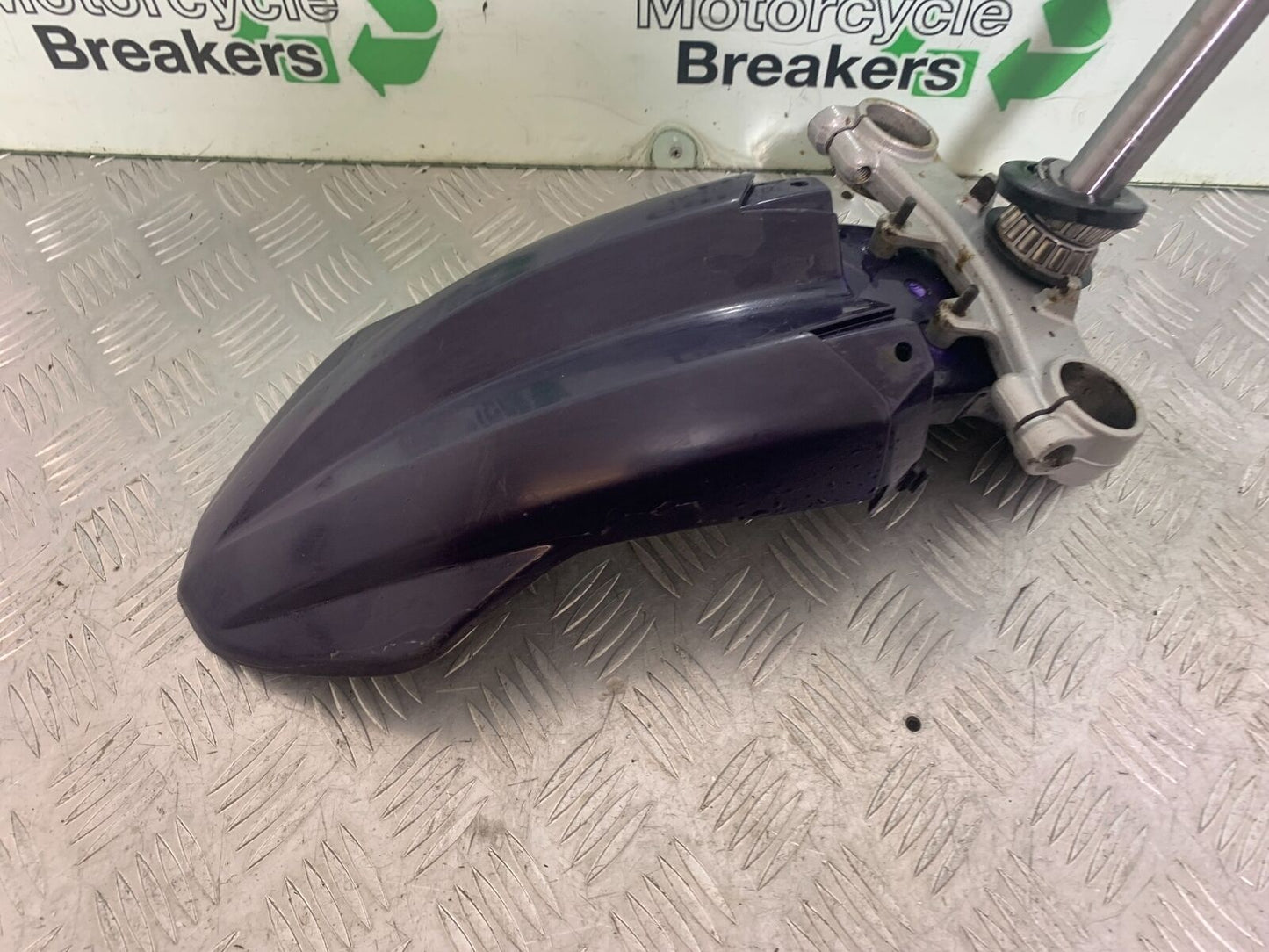 YAMAHA XT125 X XT 125 X FRONT MUDGUARD AND YOKE   2005-2011 (CMB1097)