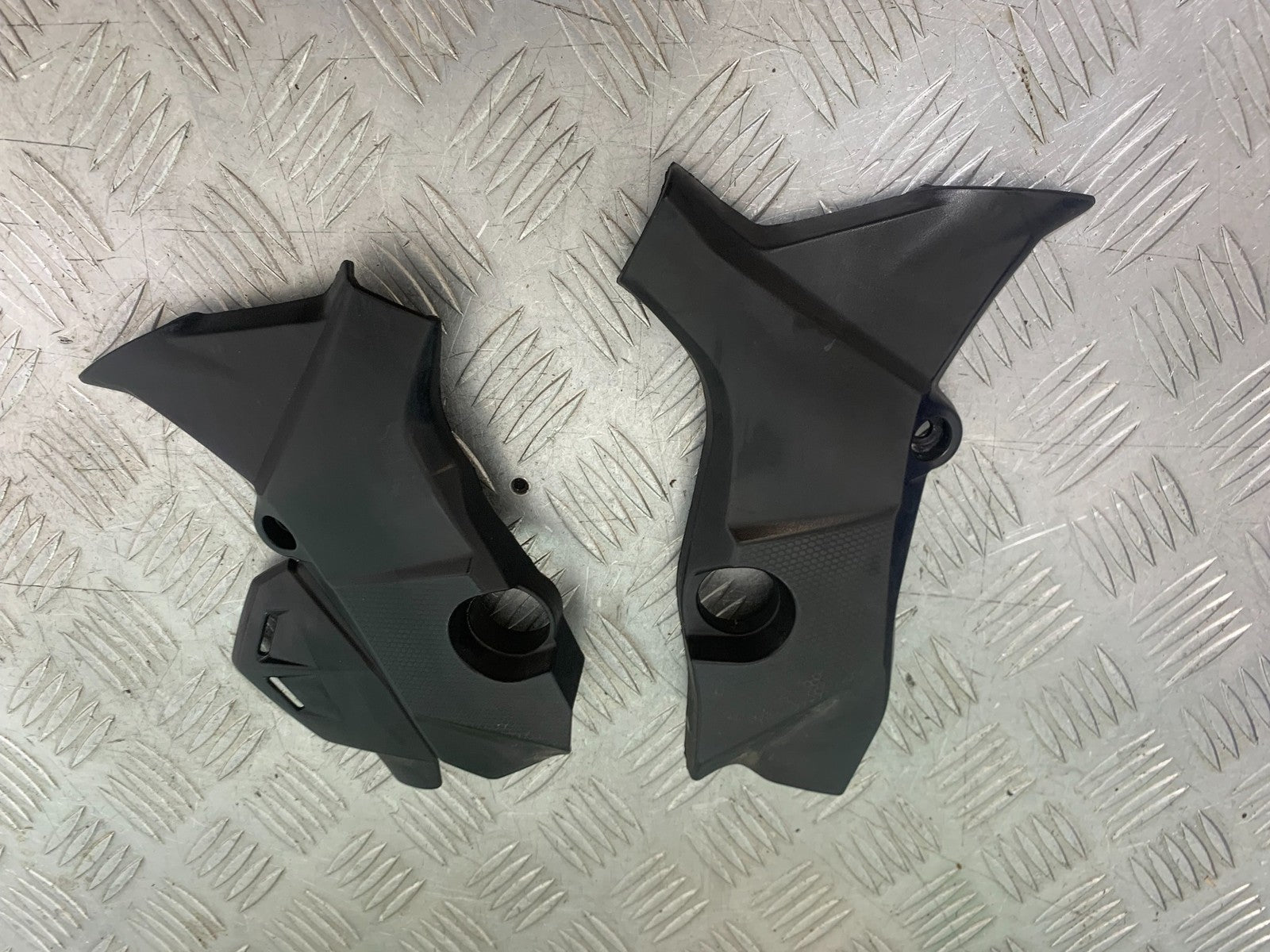 BENELLI BN125 BN 125 LEFT AND RIGHT FRAME COVERS  YEAR 2018-2021 (CMB1194)