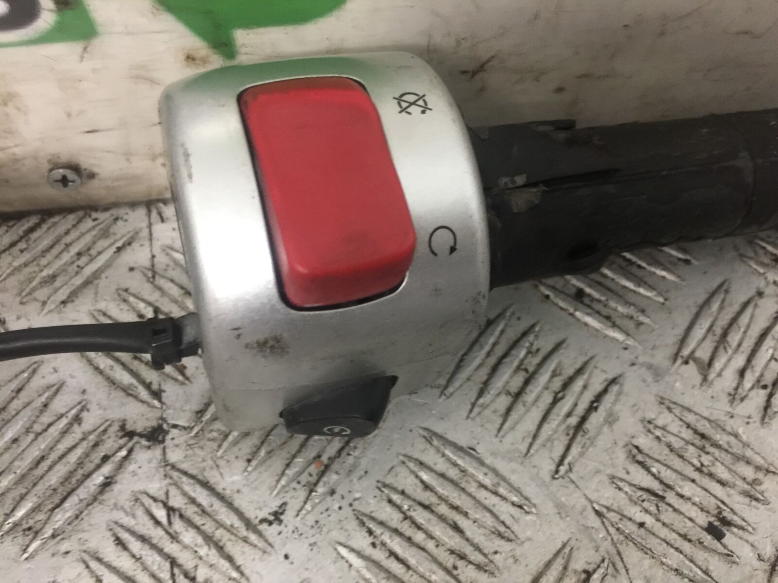 SUZUKI VLR1800 VLR 1800 RIGHT SWITCH GEAR   YEAR 2010 (STOCK 815)