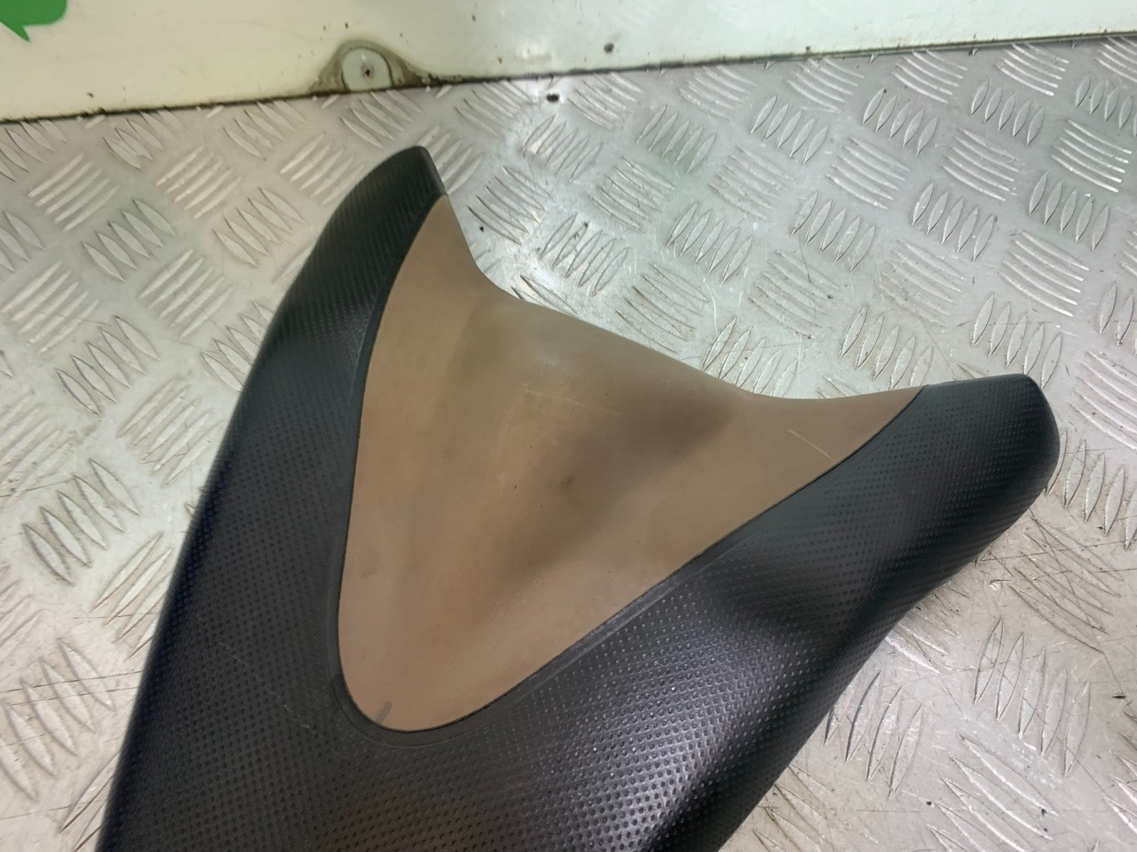 APRILIA TUONO 1000 V4 REAR SEAT   YEAR 2013-2014  (CMB1239)