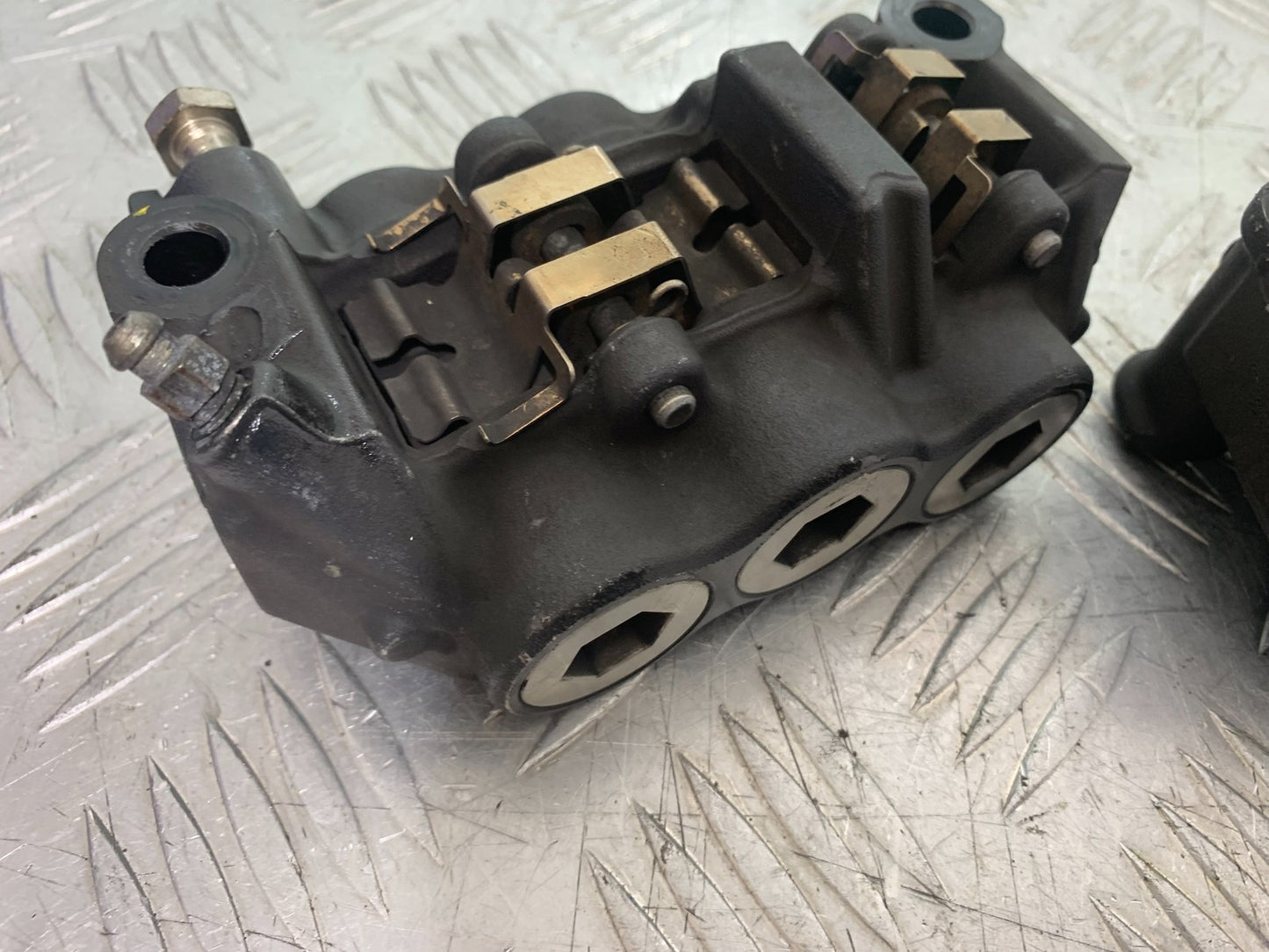 YAMAHA YZF R1 4C8 FRONT BRAKE CALIPERS   YEAR 2007-2008 (CMB1237)