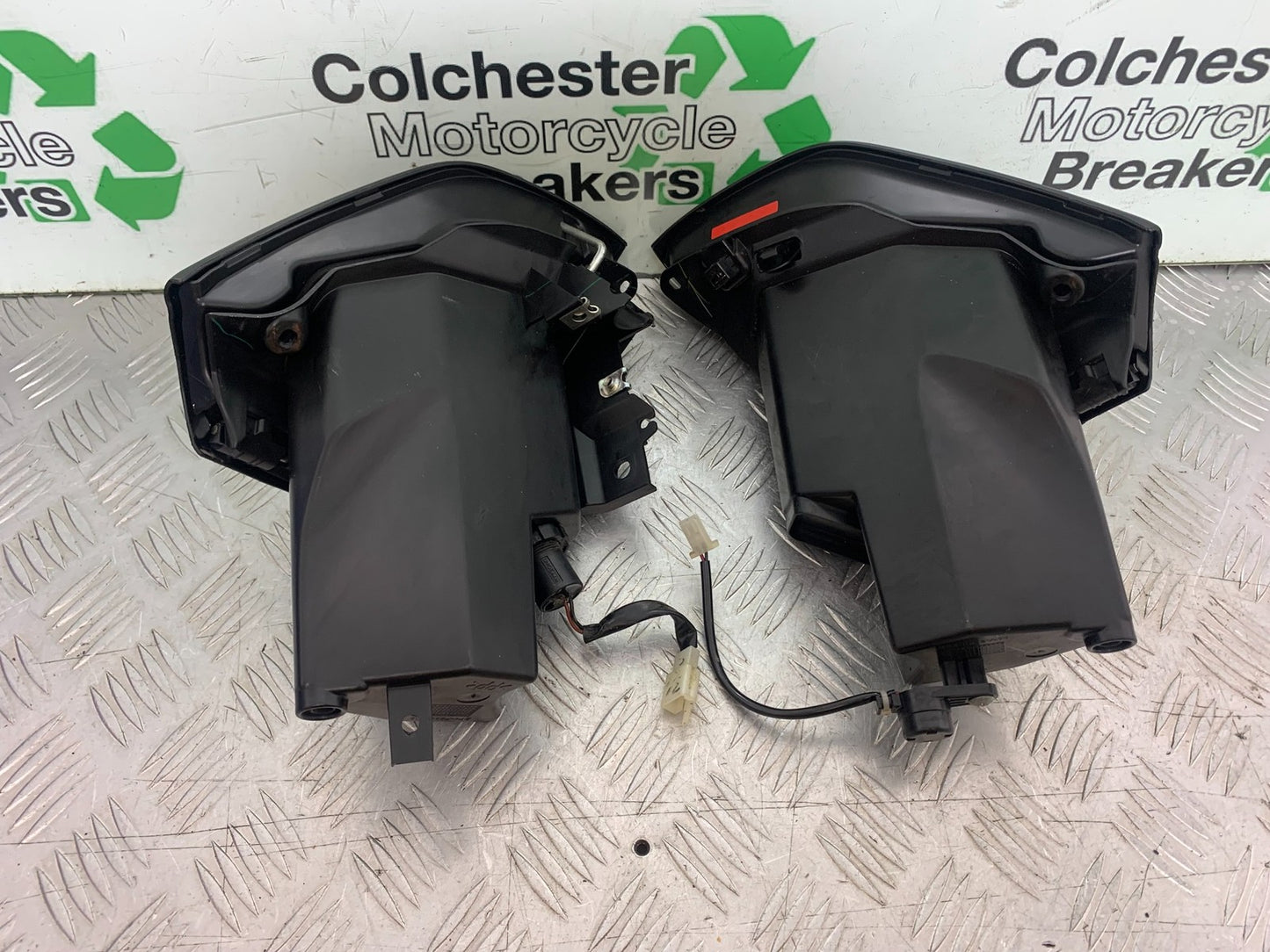 YAMAHA XMAX 300 LEFT AND RIGHT POCKETS  YEAR 2017-2020 (CMB1218)