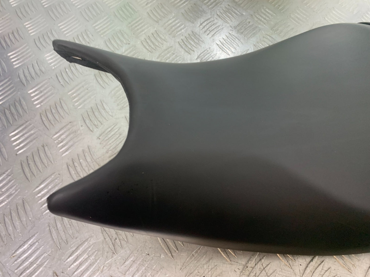 TRIUMPH TRIDENT 660 SEAT  YEAR 2021-2024 (CMB1295)